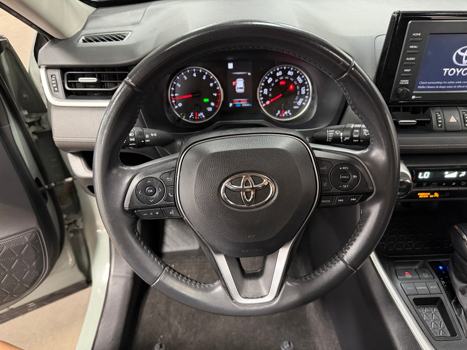 Thumbnail: 2022 Toyota RAV4 - 4