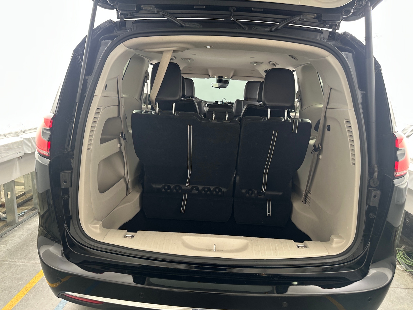 Thumbnail: 2024 Chrysler Pacifica - 6