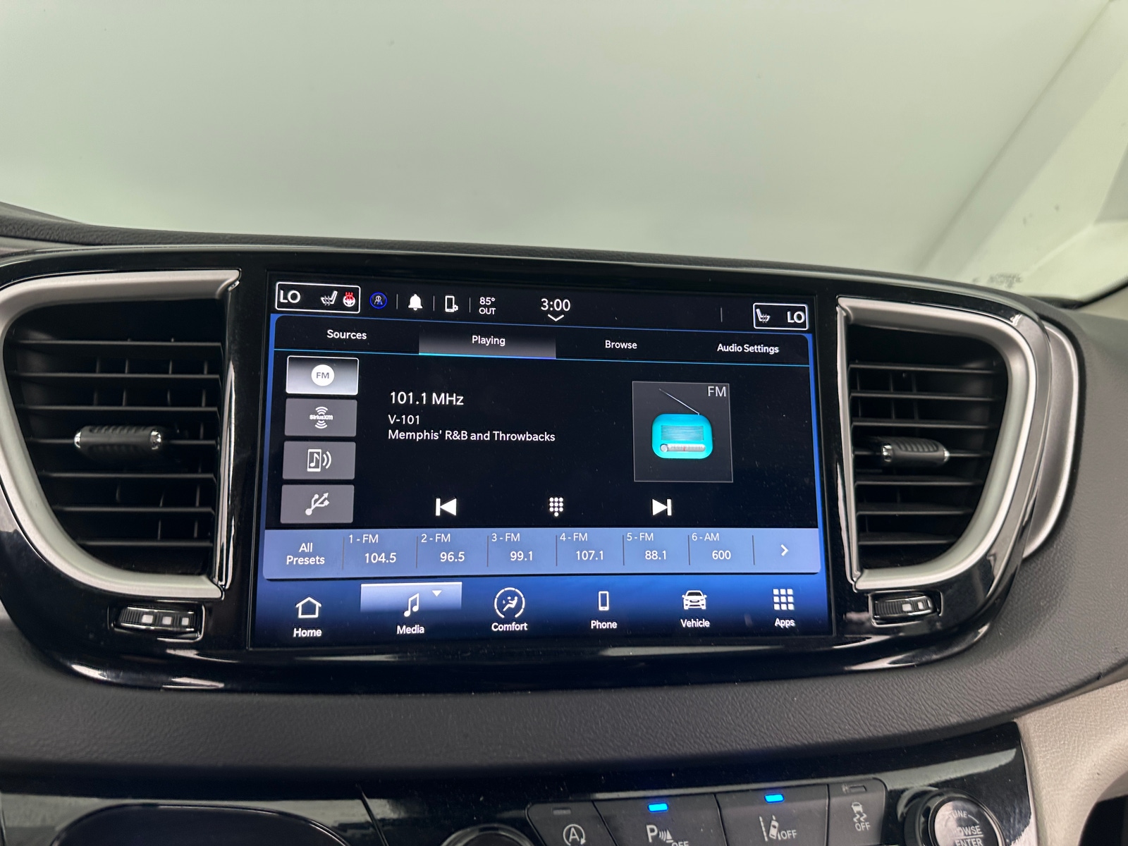 Thumbnail: 2024 Chrysler Pacifica - 3