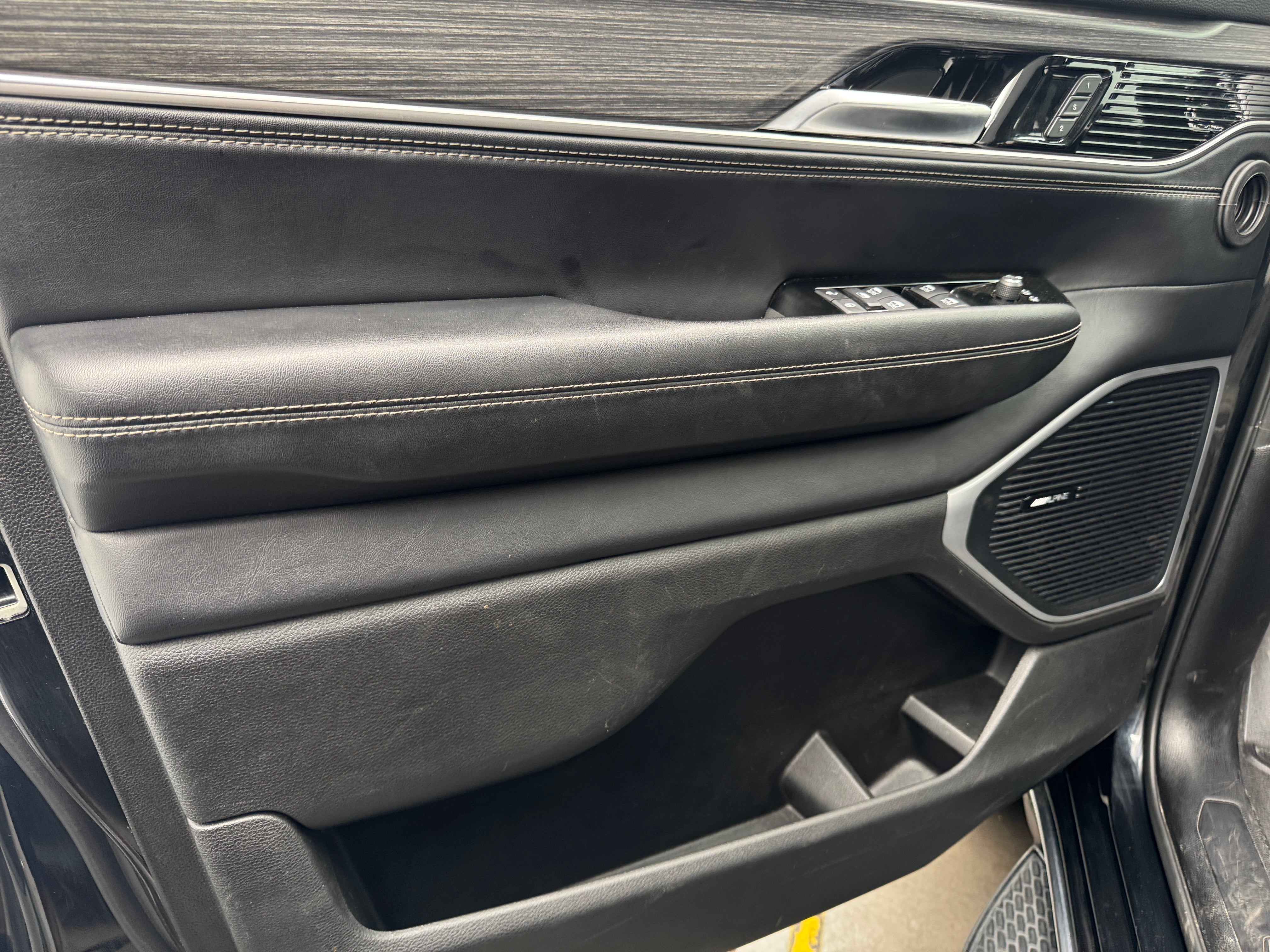 2024 Jeep Wagoneer Series II - Photo 10