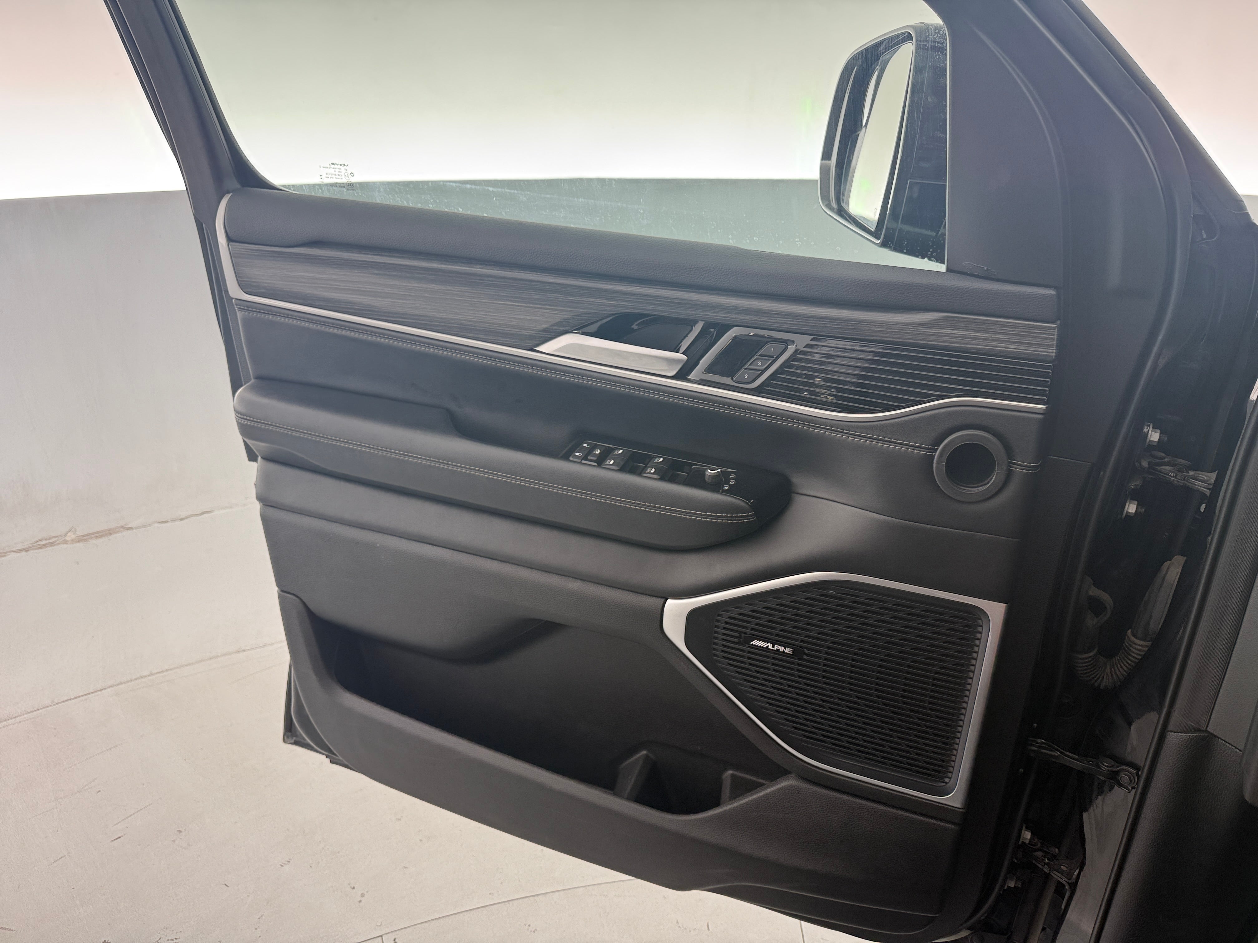 2024 Jeep Wagoneer Series II - Photo 32