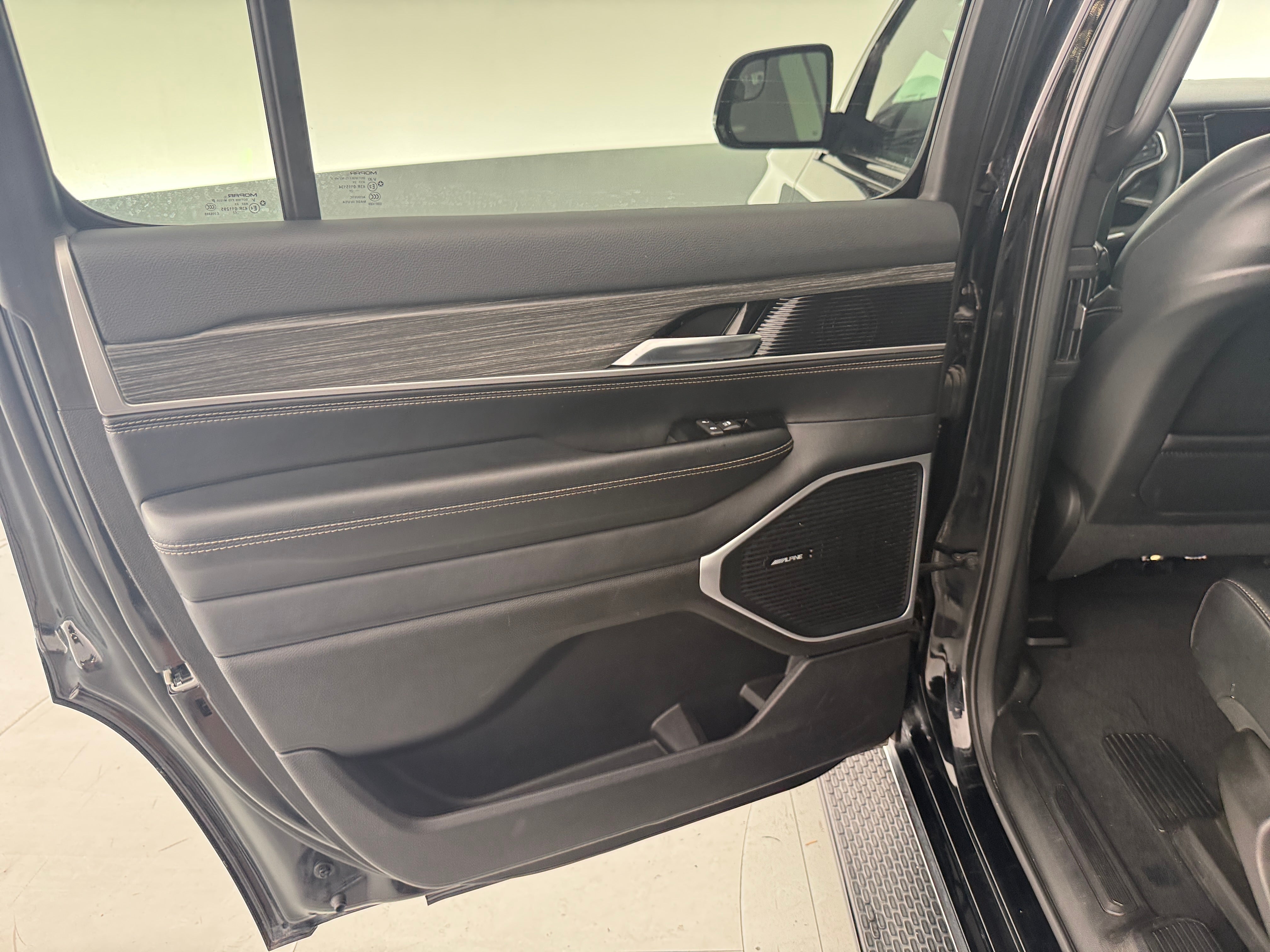 2024 Jeep Wagoneer Series II - Photo 31