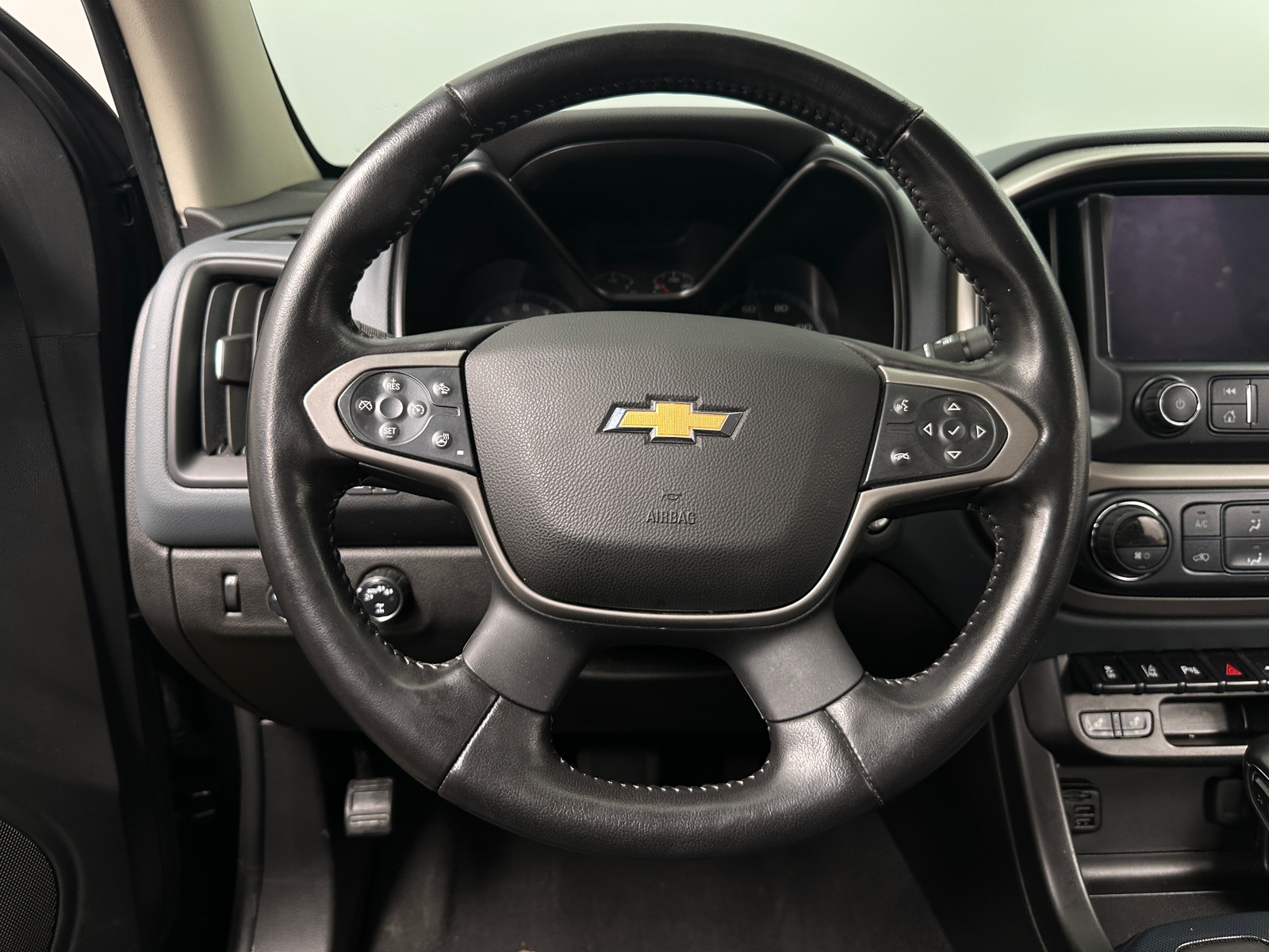 Thumbnail: 2022 Chevrolet Colorado - 4