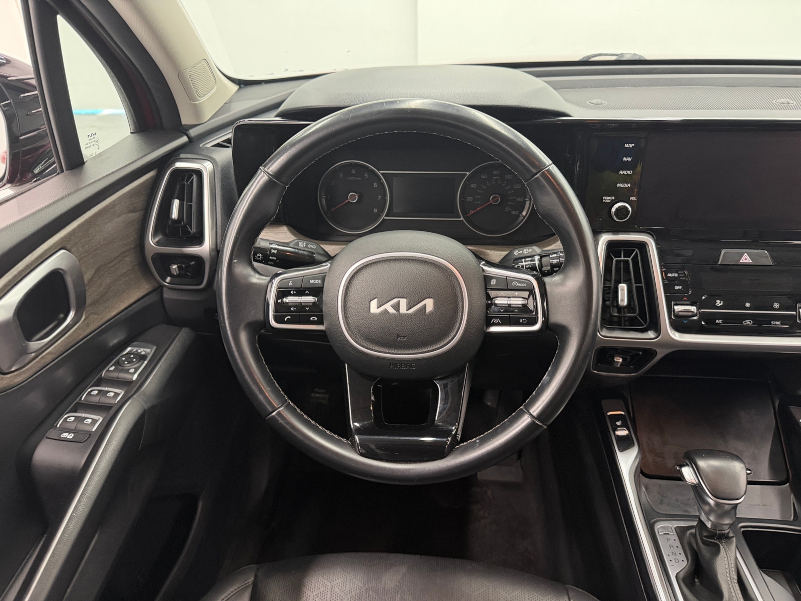 Thumbnail: 2022 Kia Sorento - 4