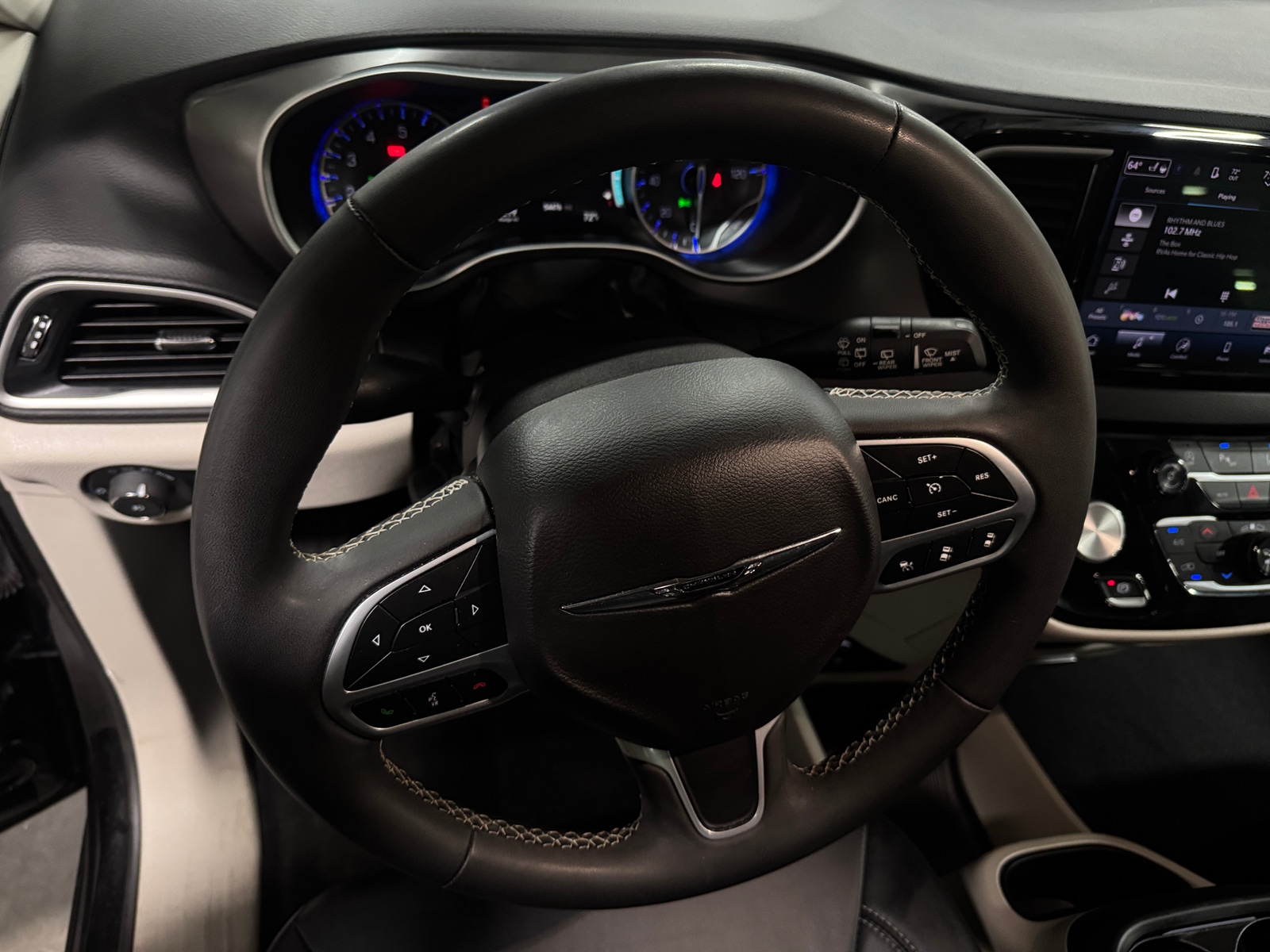 Thumbnail: 2024 Chrysler Pacifica - 4