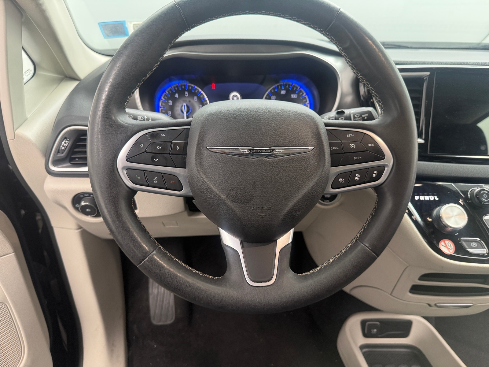 Thumbnail: 2023 Chrysler Pacifica - 4