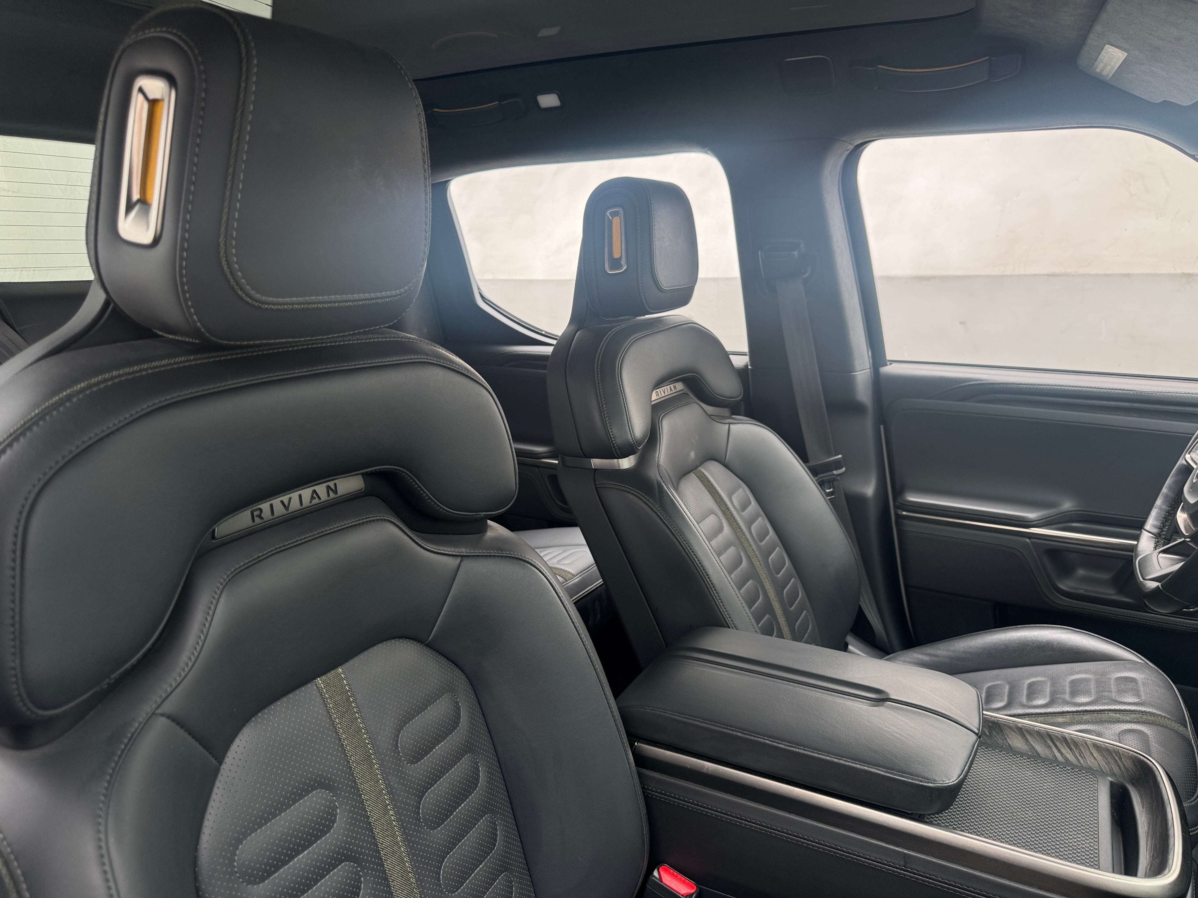Used 2022 Rivian R1T Adventure with VIN 7FCTGAAA9NN005840 for sale in Pewaukee, WI