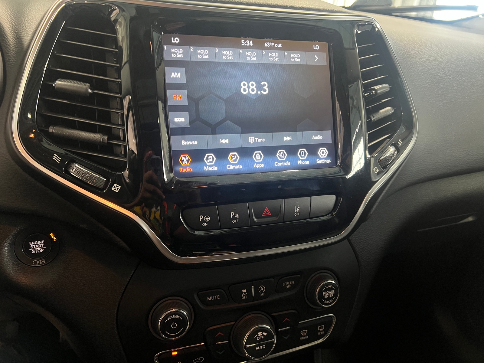 Thumbnail: 2021 Jeep Cherokee - 3