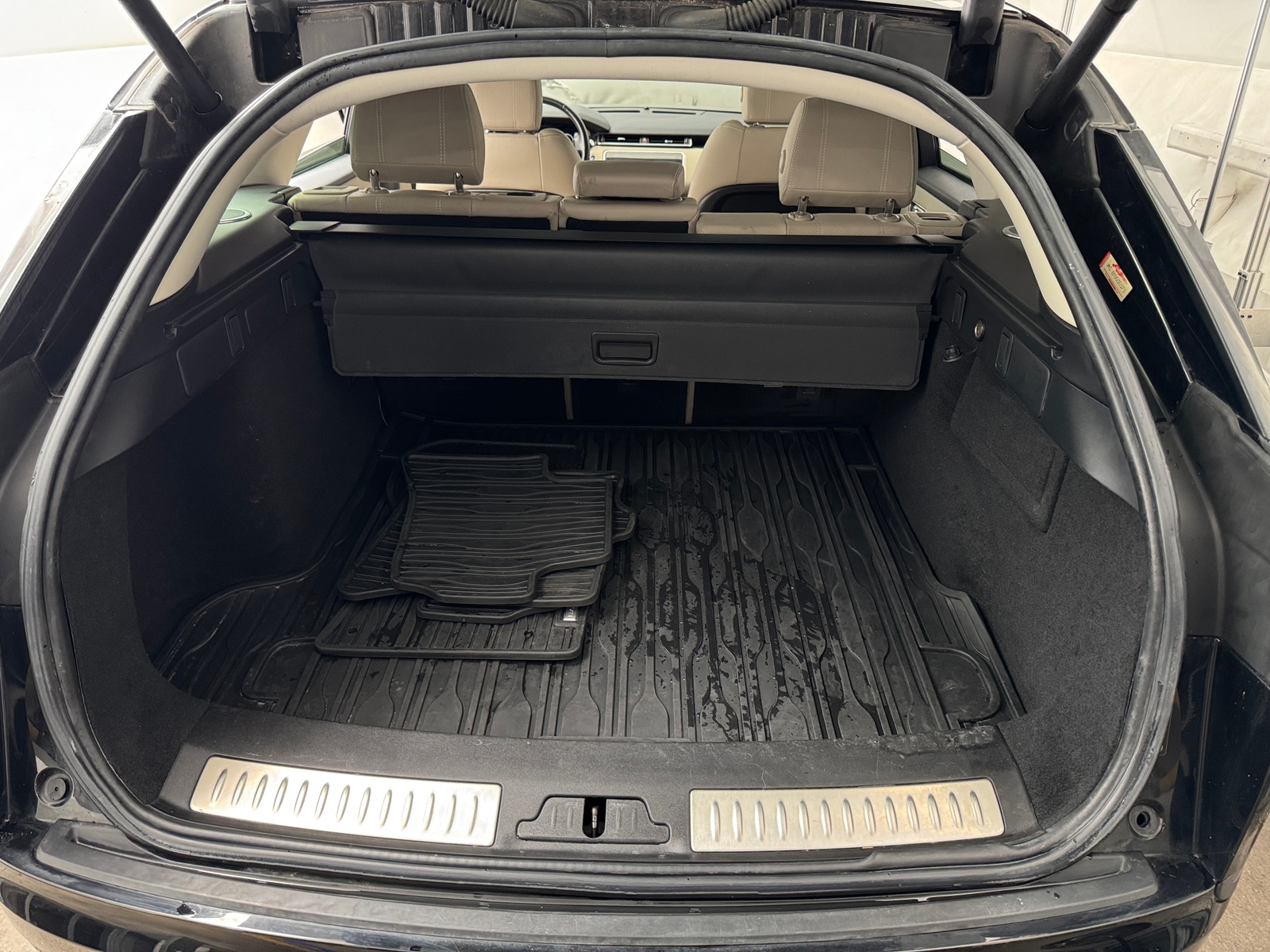 Thumbnail: 2018 Land Rover Range Rover Velar - 6