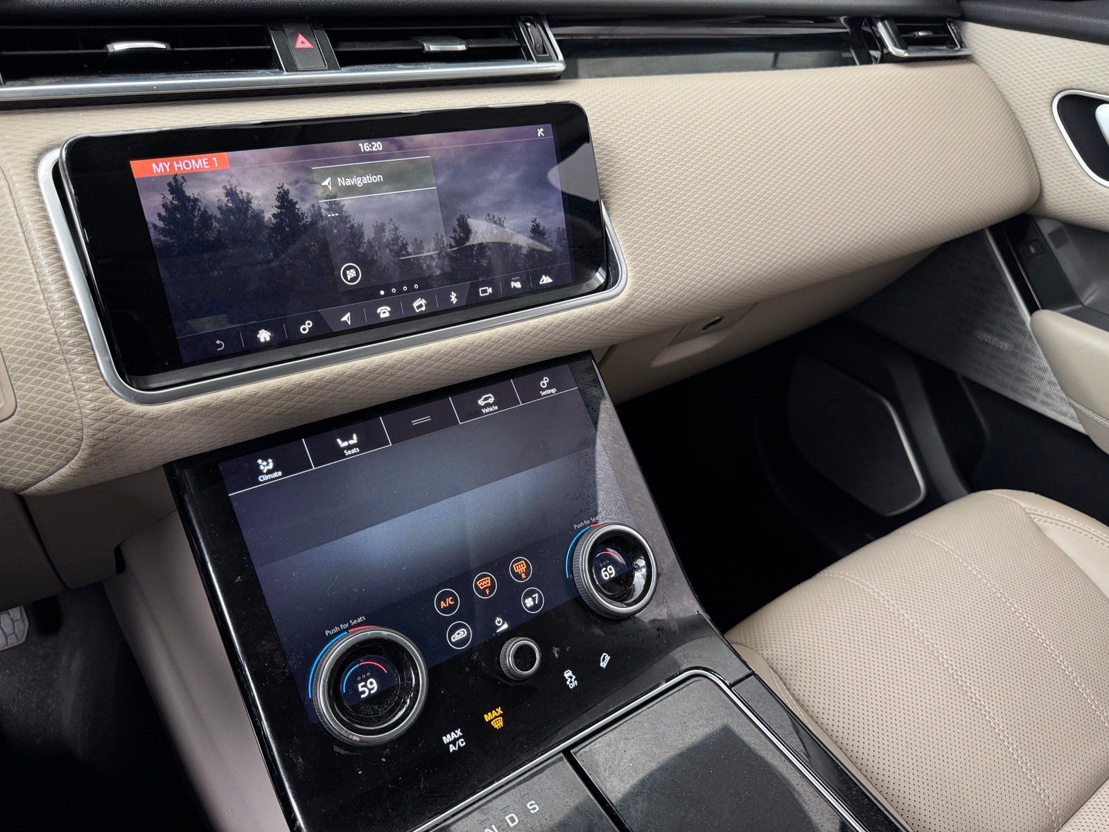 Thumbnail: 2018 Land Rover Range Rover Velar - 3