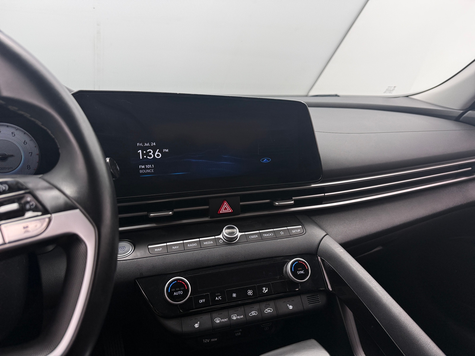 Thumbnail: 2023 Hyundai Elantra - 4