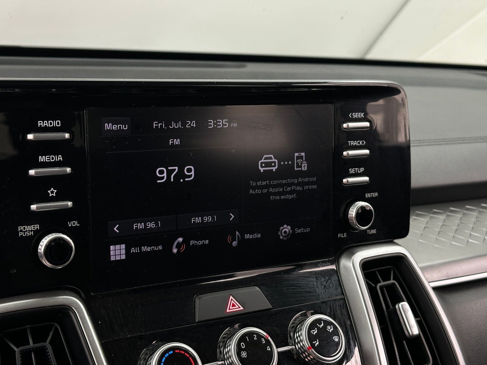Thumbnail: 2022 Kia Sorento - 4