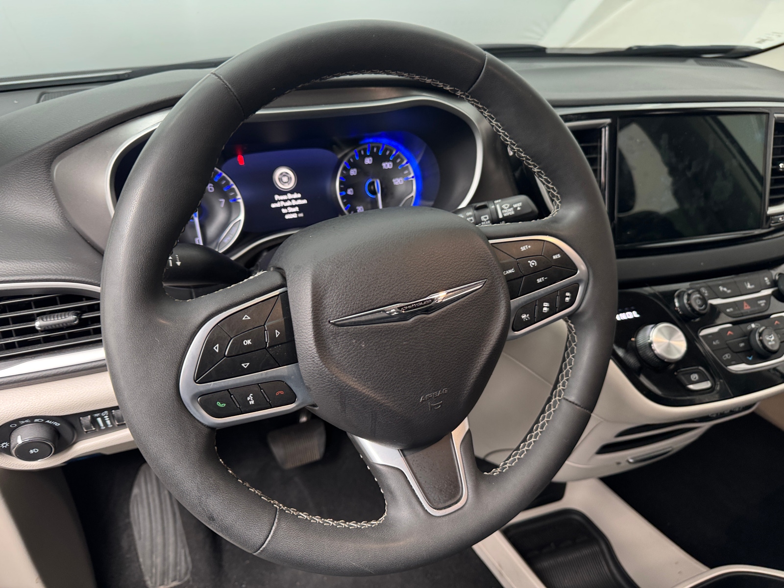 Thumbnail: 2024 Chrysler Pacifica - 4