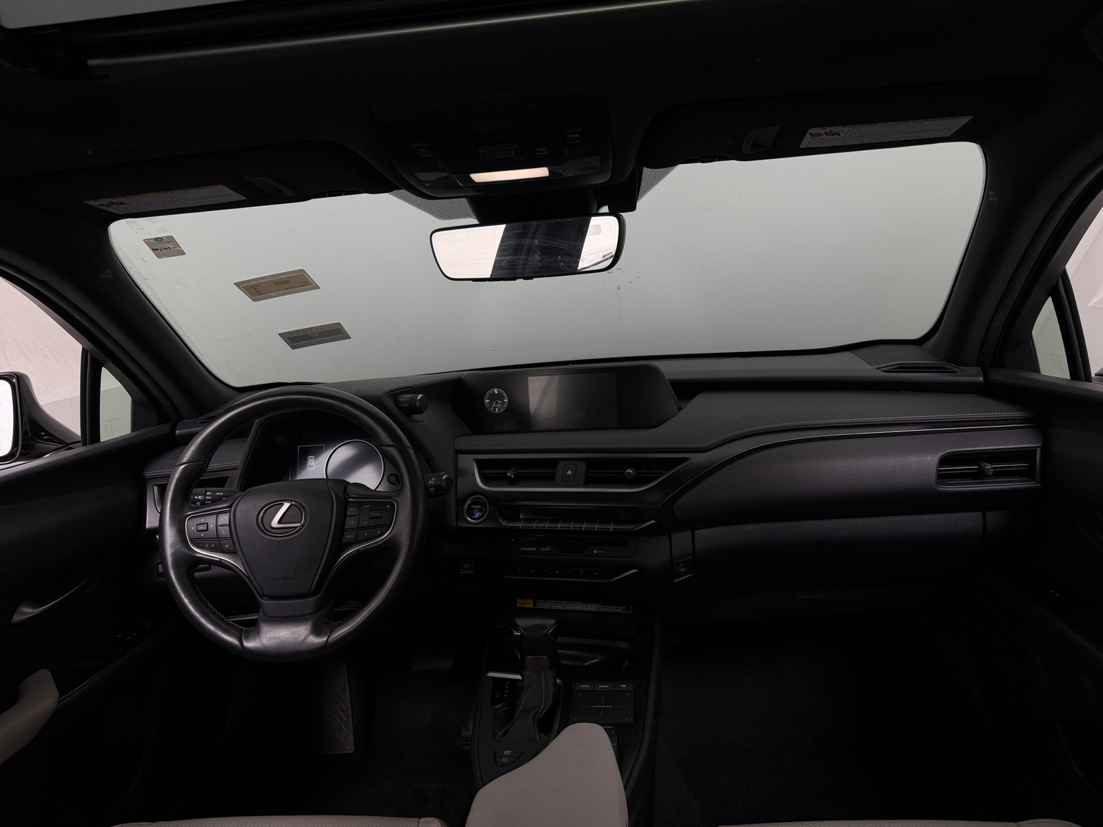 Thumbnail: 2022 Lexus UX - 2