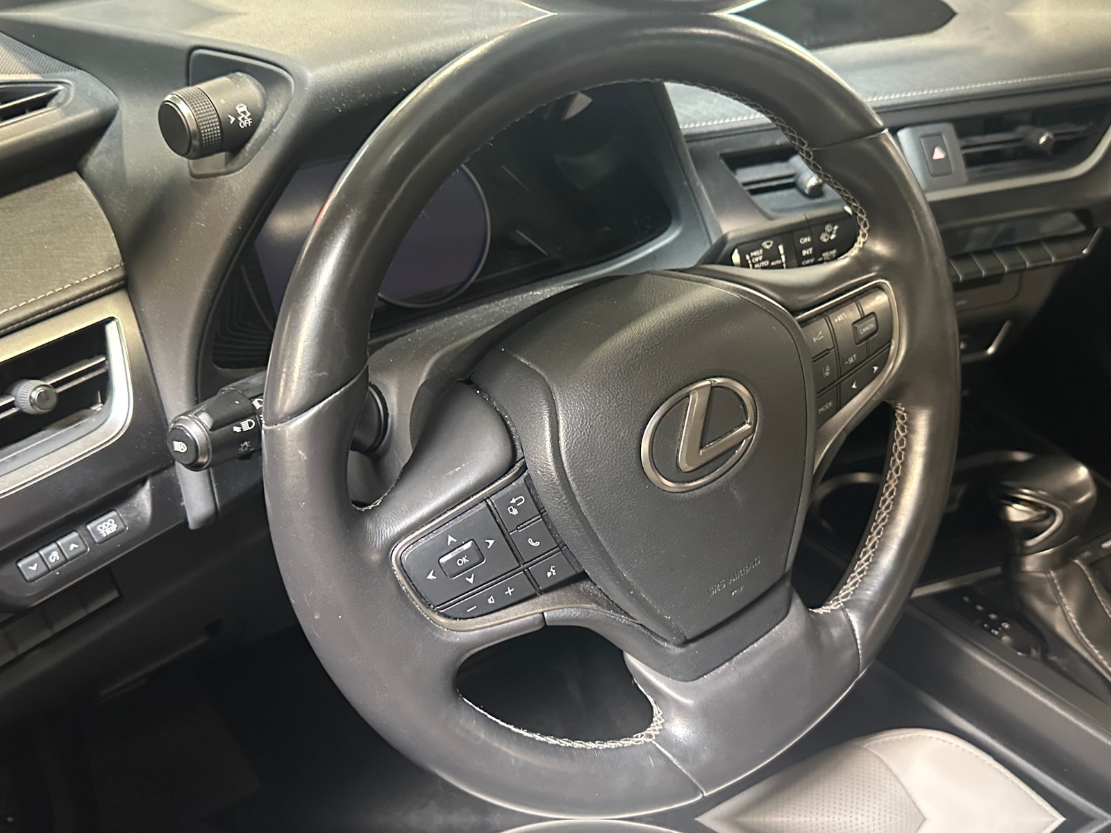 Thumbnail: 2022 Lexus UX - 4