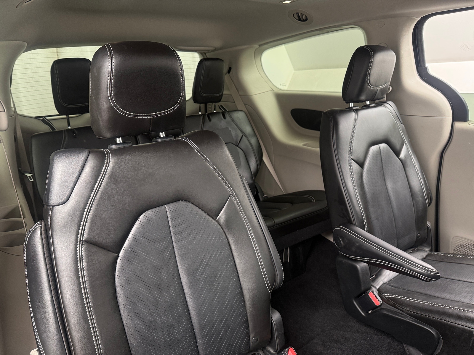 Thumbnail: 2021 Chrysler Voyager - 5