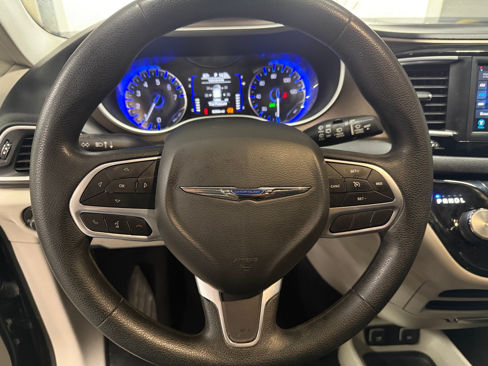 Thumbnail: 2021 Chrysler Voyager - 4