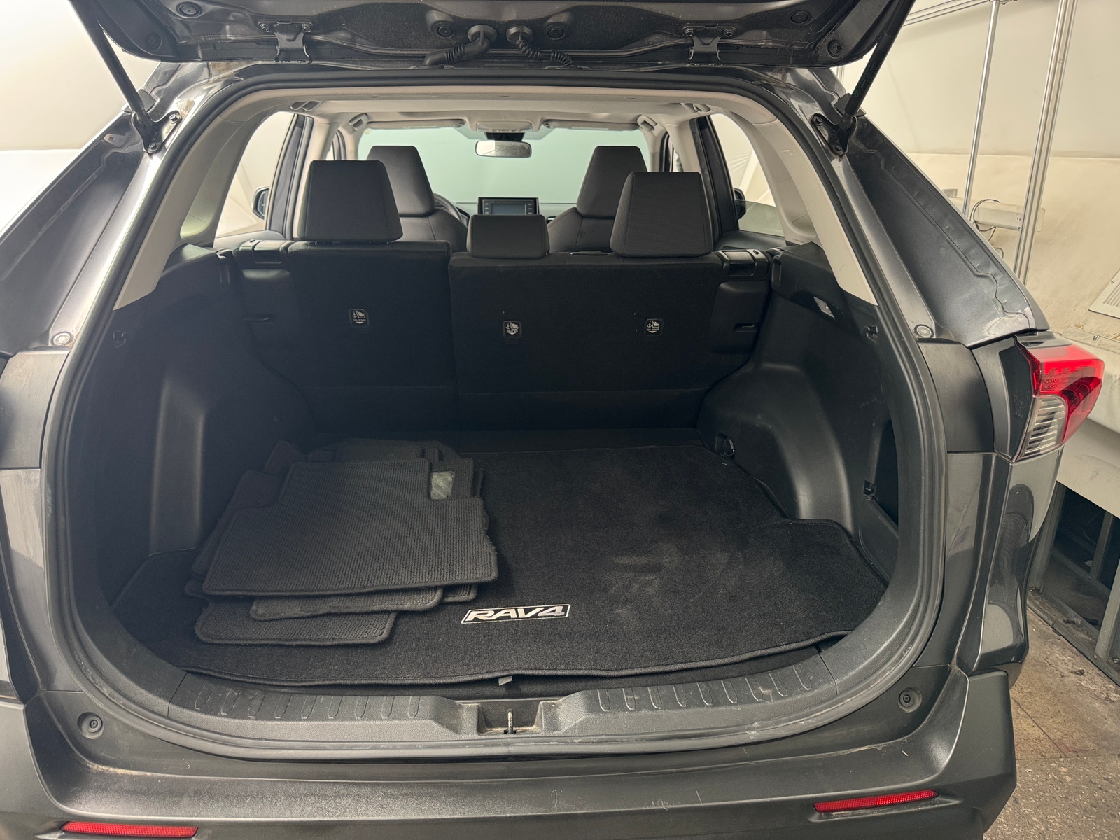Thumbnail: 2019 Toyota RAV4 - 7