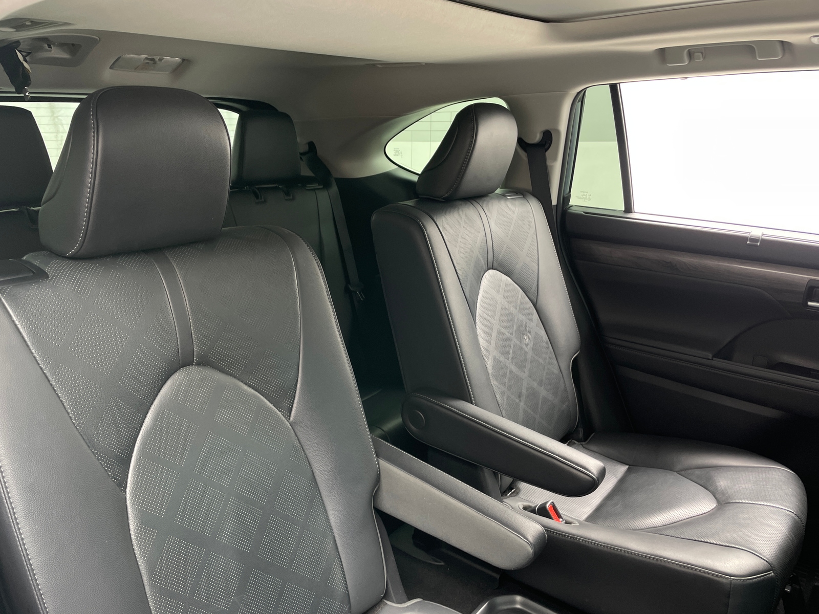 Thumbnail: 2020 Toyota Highlander - 5