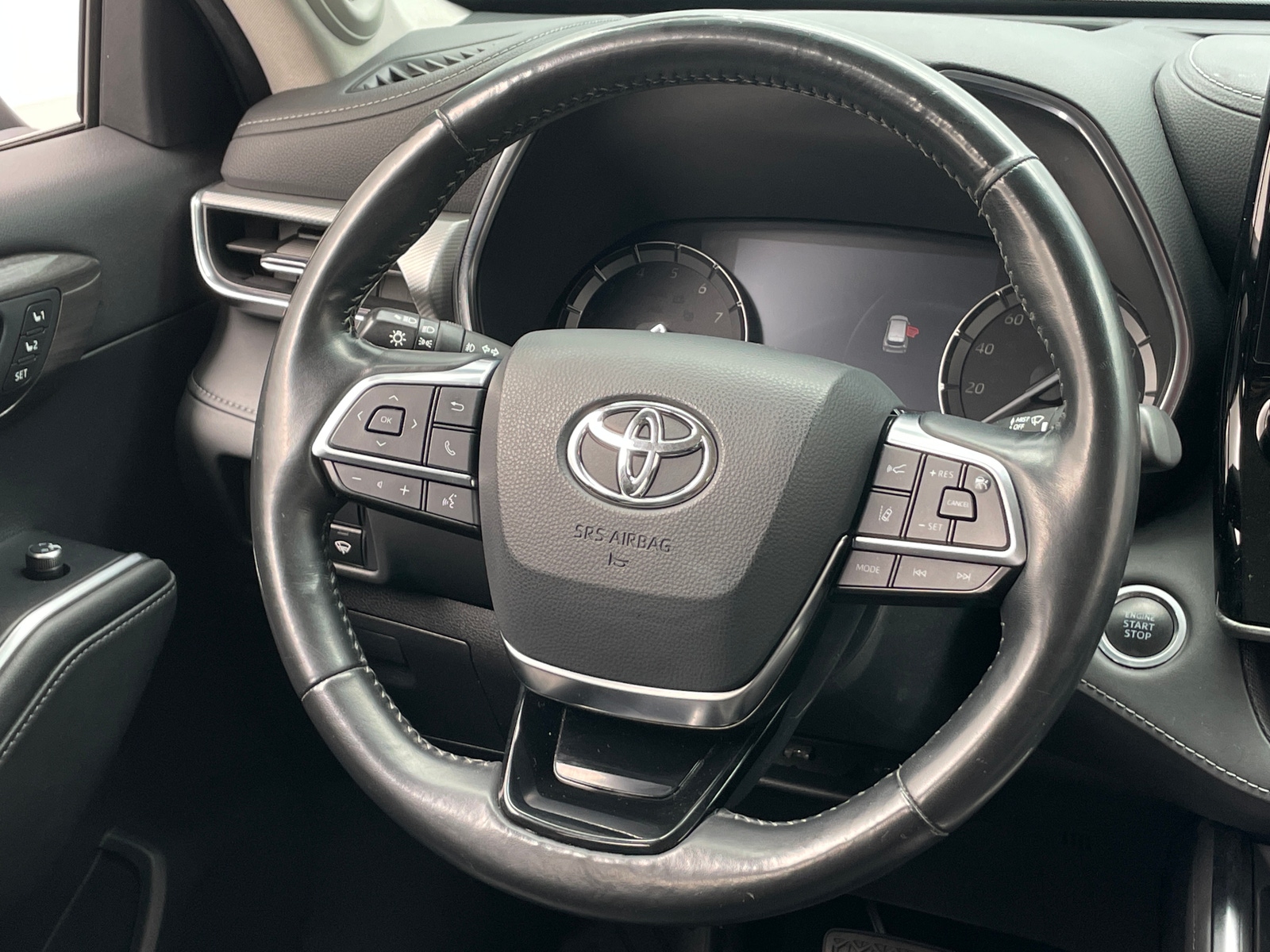 Thumbnail: 2020 Toyota Highlander - 4