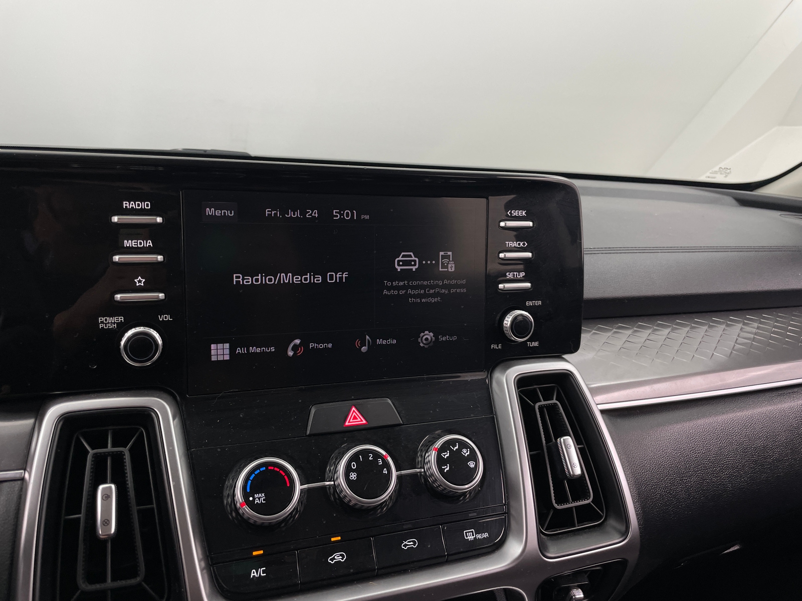 Thumbnail: 2023 Kia Sorento - 4