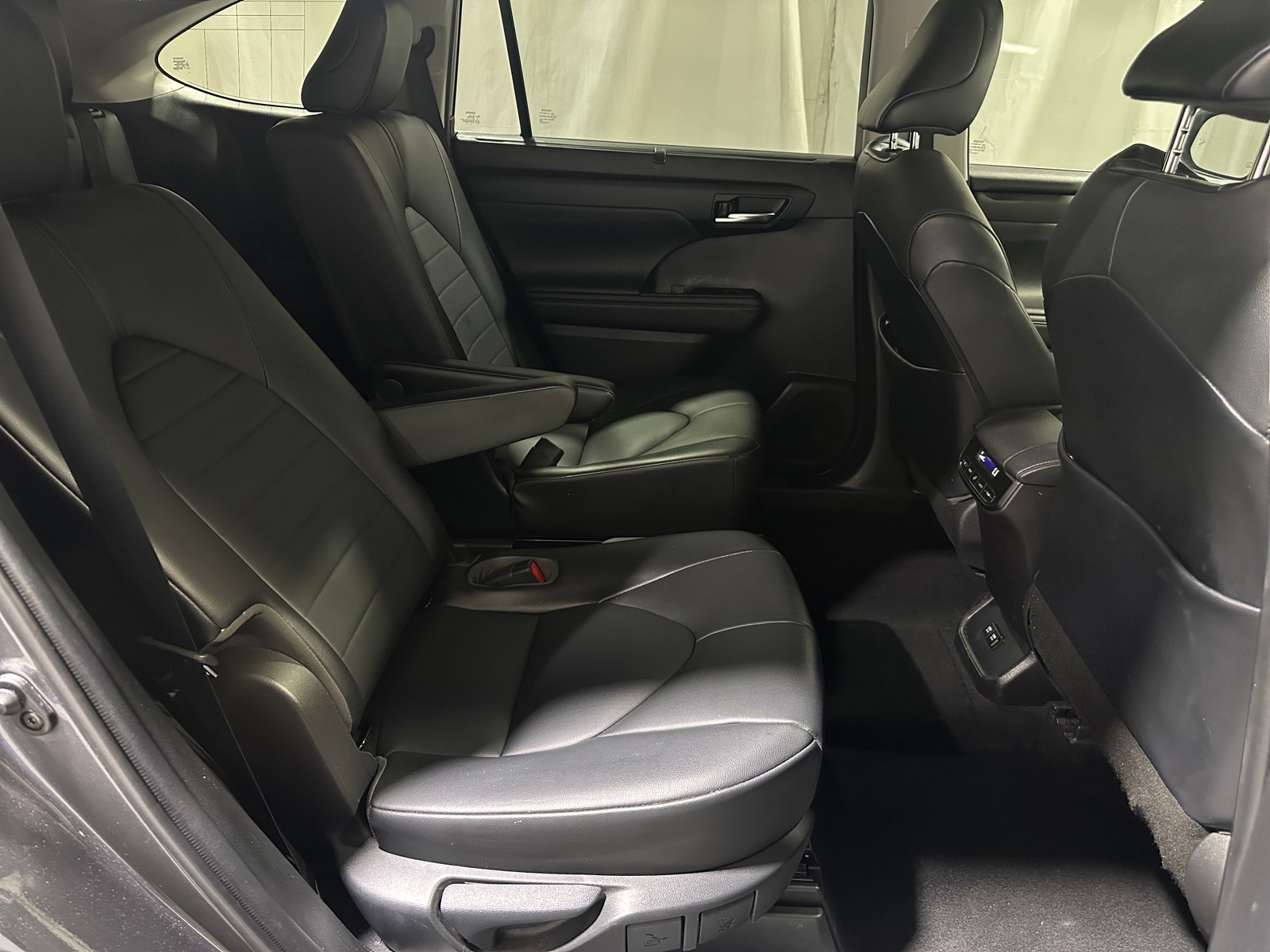 Thumbnail: 2021 Toyota Highlander - 6