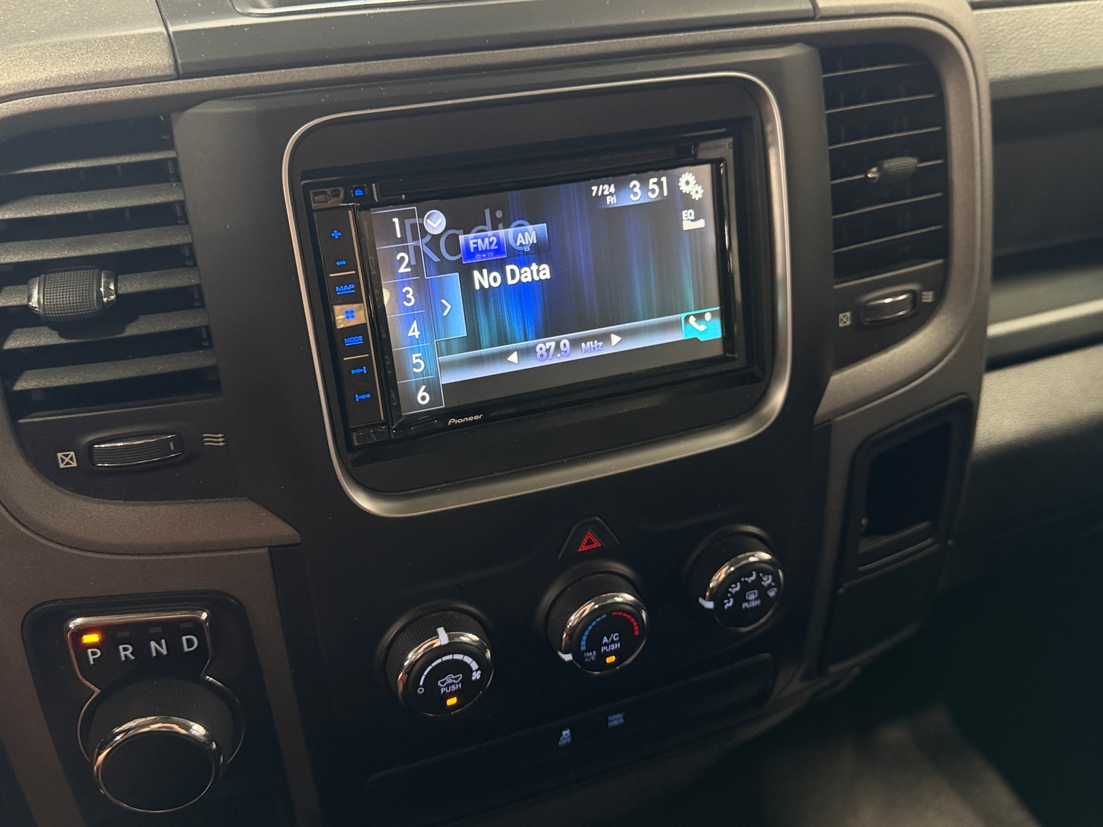 Thumbnail: 2019 RAM 1500 Classic - 4