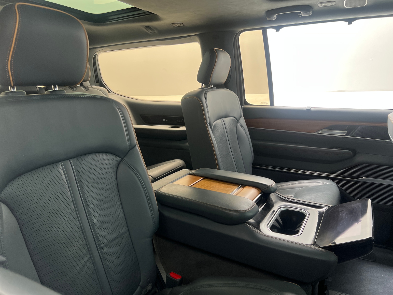 Thumbnail: 2023 Jeep Grand Wagoneer - 5