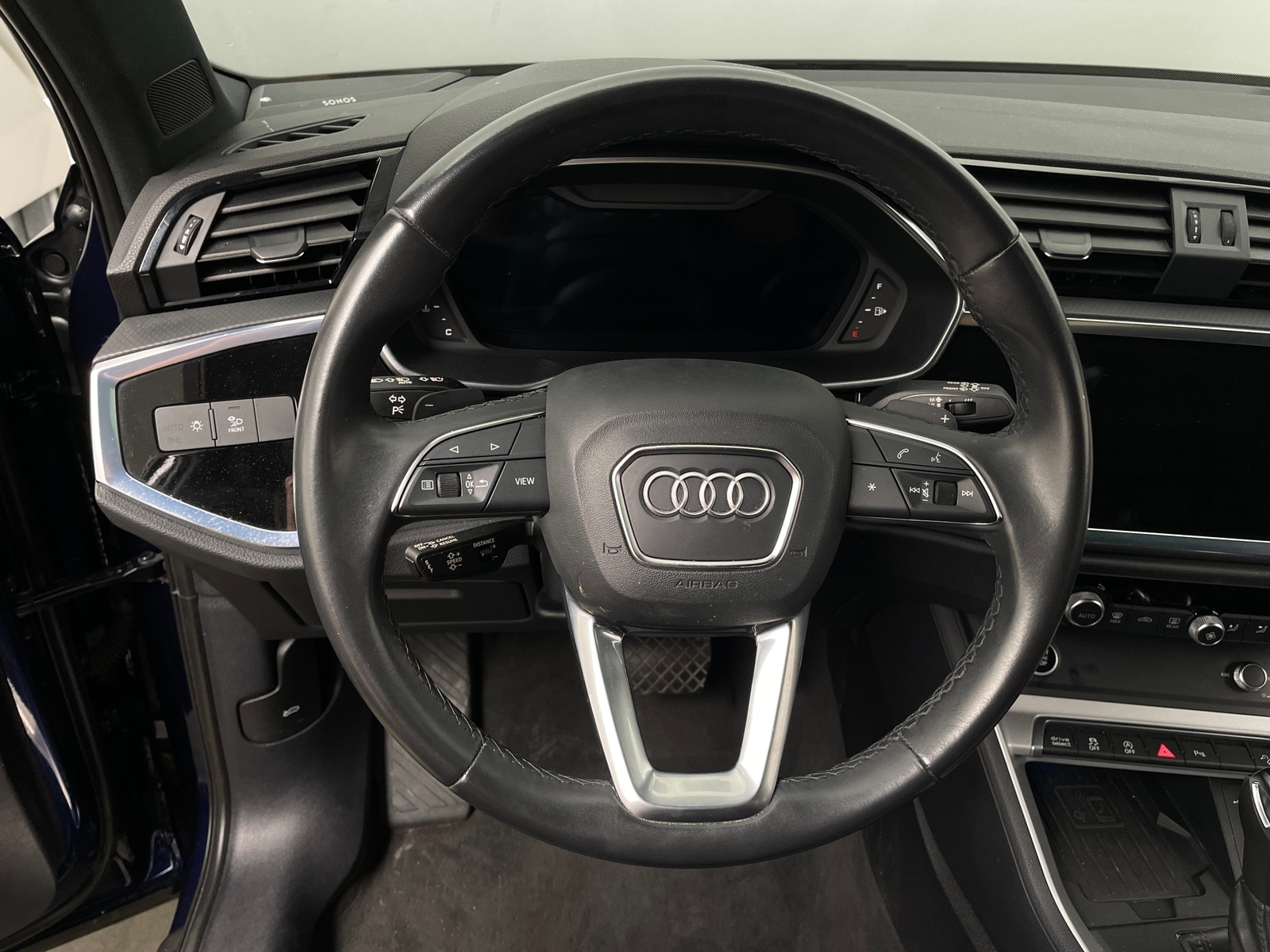 Thumbnail: 2023 Audi Q3 - 4