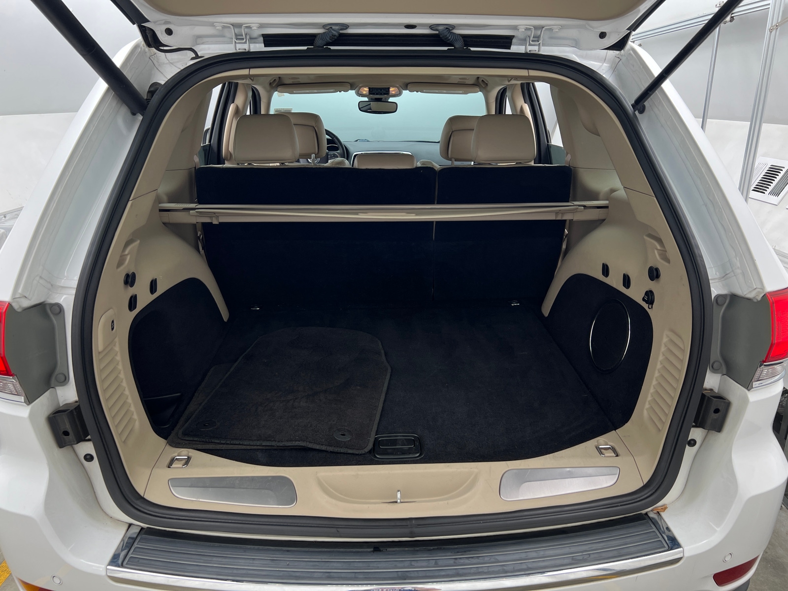 Thumbnail: 2018 Jeep Grand Cherokee - 6