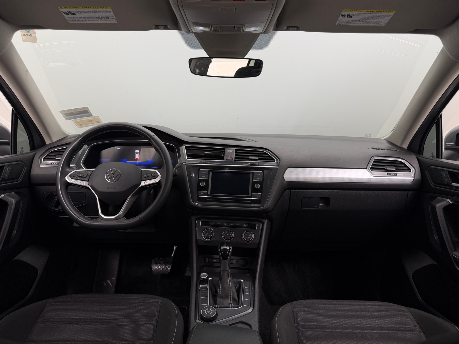 Thumbnail: 2023 Volkswagen Tiguan - 3