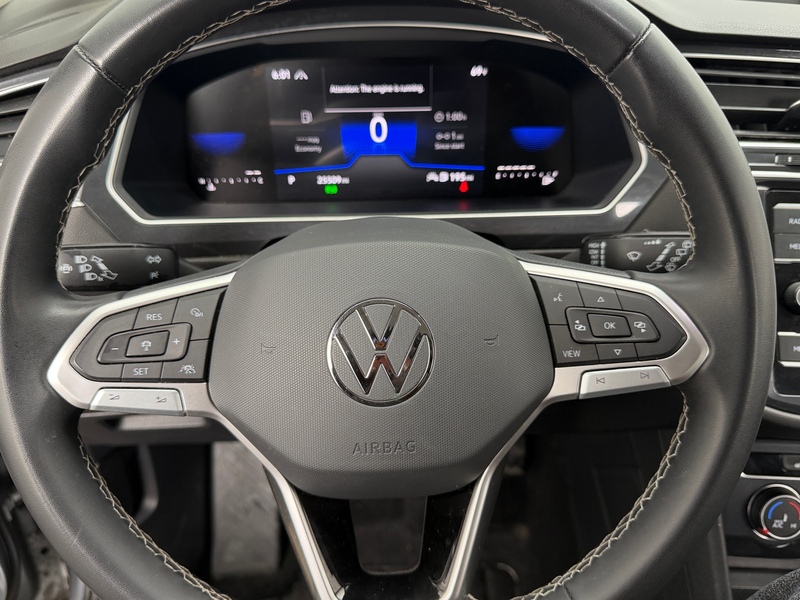 Thumbnail: 2023 Volkswagen Tiguan - 5
