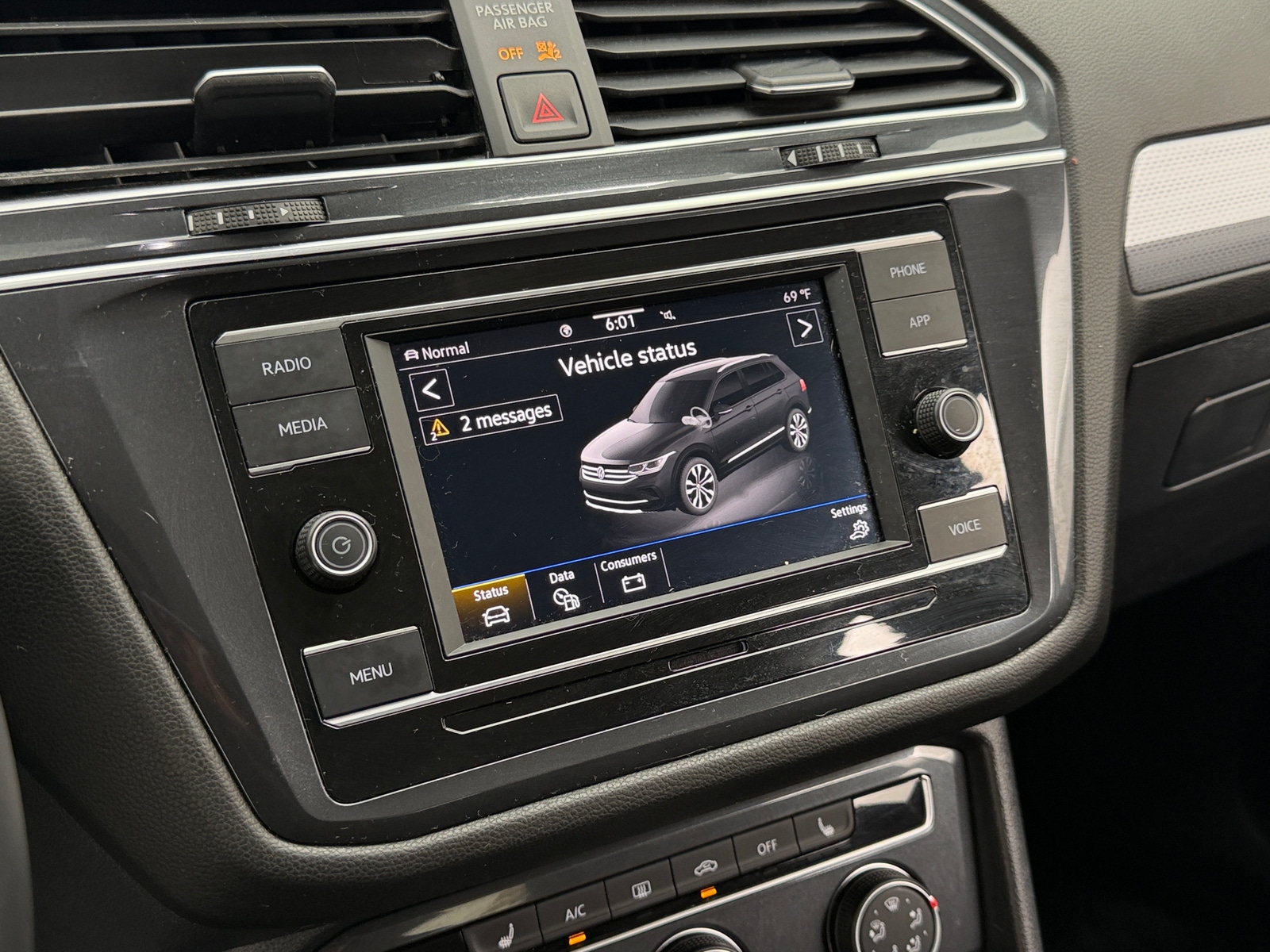 Thumbnail: 2023 Volkswagen Tiguan - 4