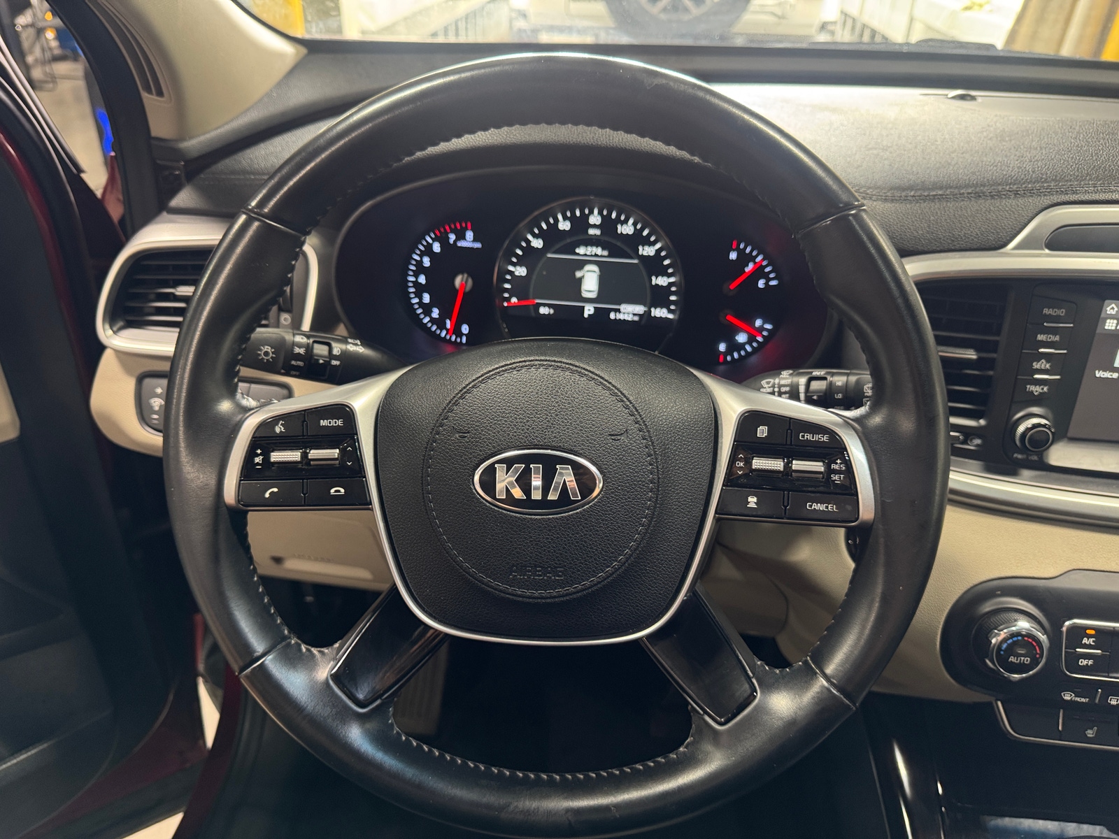 Thumbnail: 2019 Kia Sorento - 4