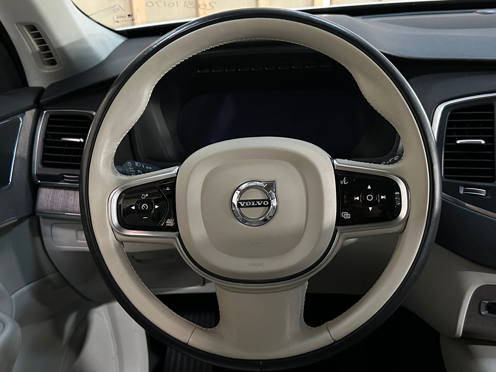 Thumbnail: 2023 Volvo XC90 - 4