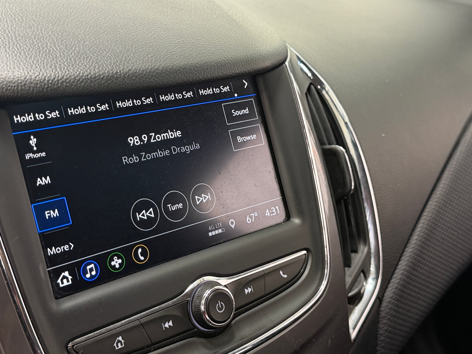 Thumbnail: 2019 Chevrolet Cruze - 4