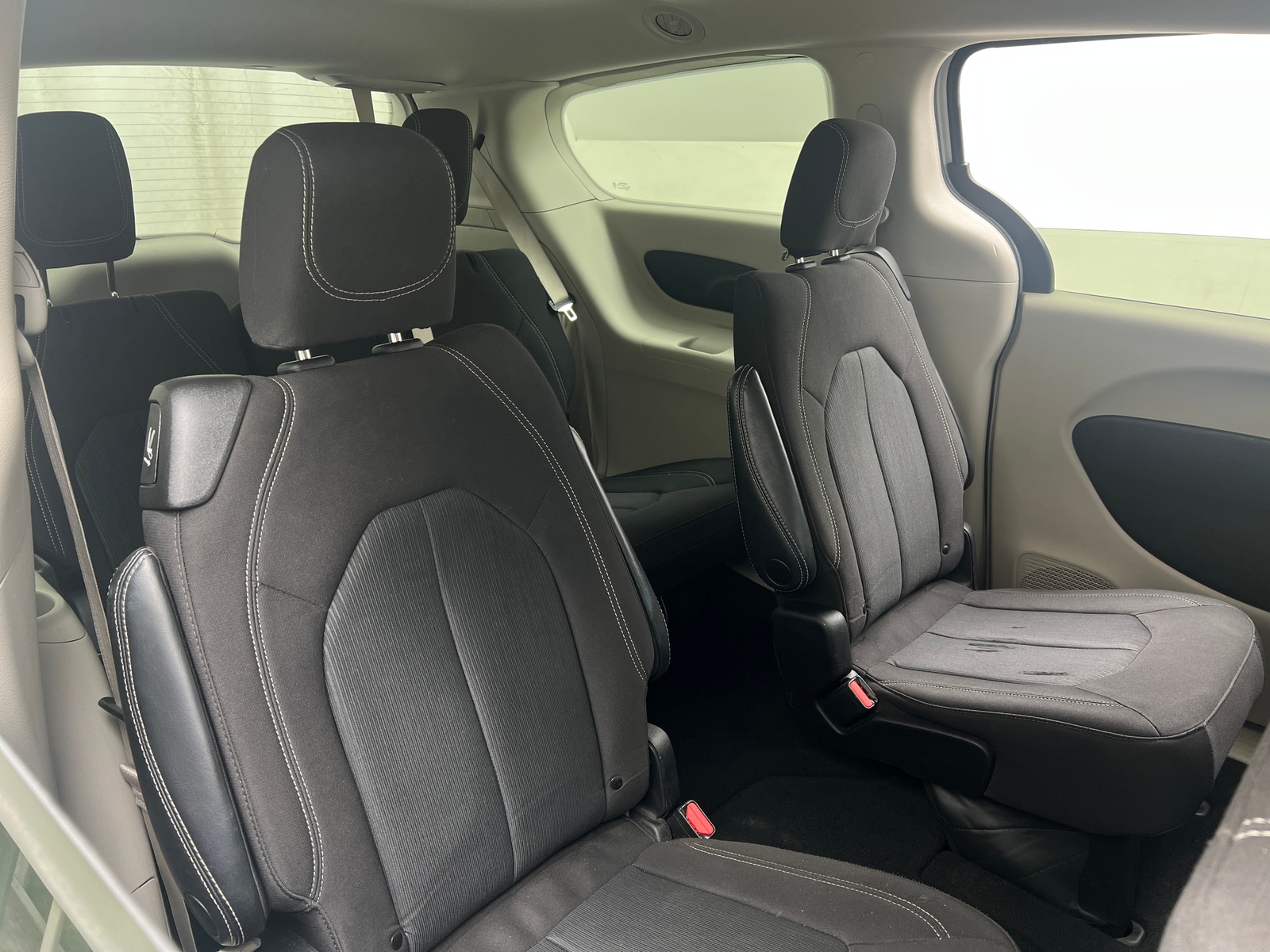 Thumbnail: 2023 Chrysler Voyager - 6