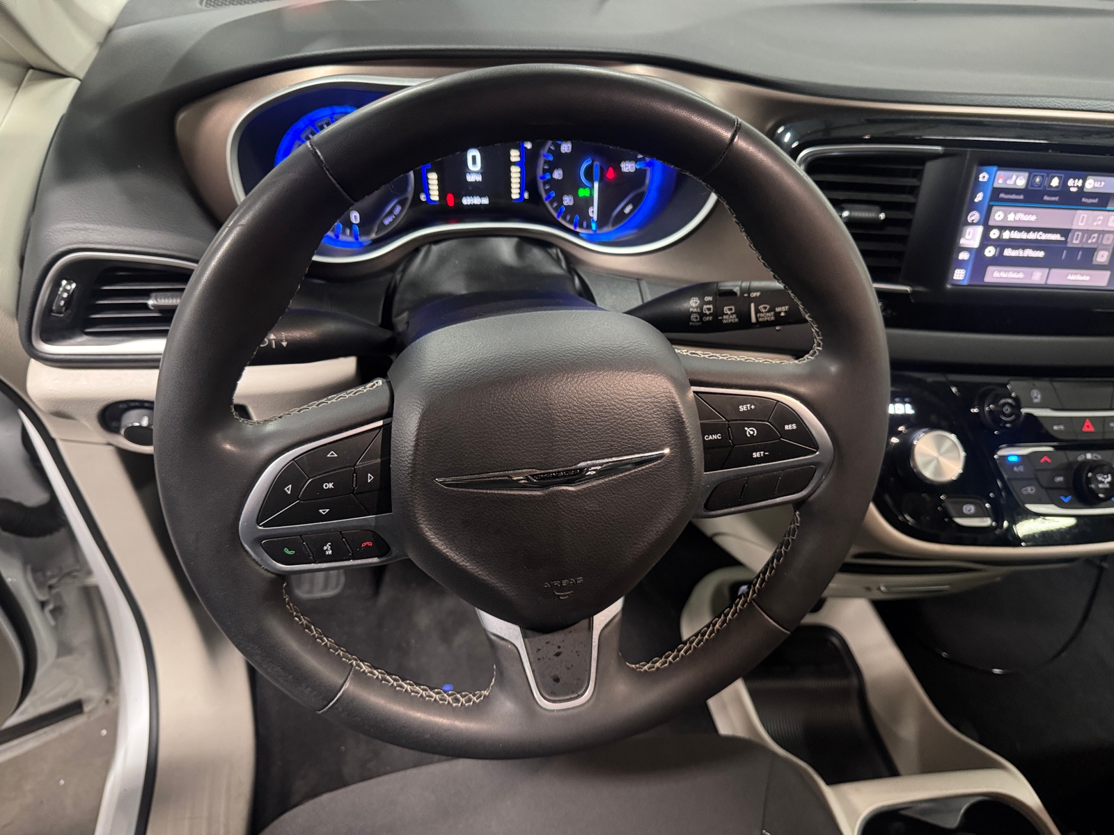 Thumbnail: 2023 Chrysler Voyager - 5