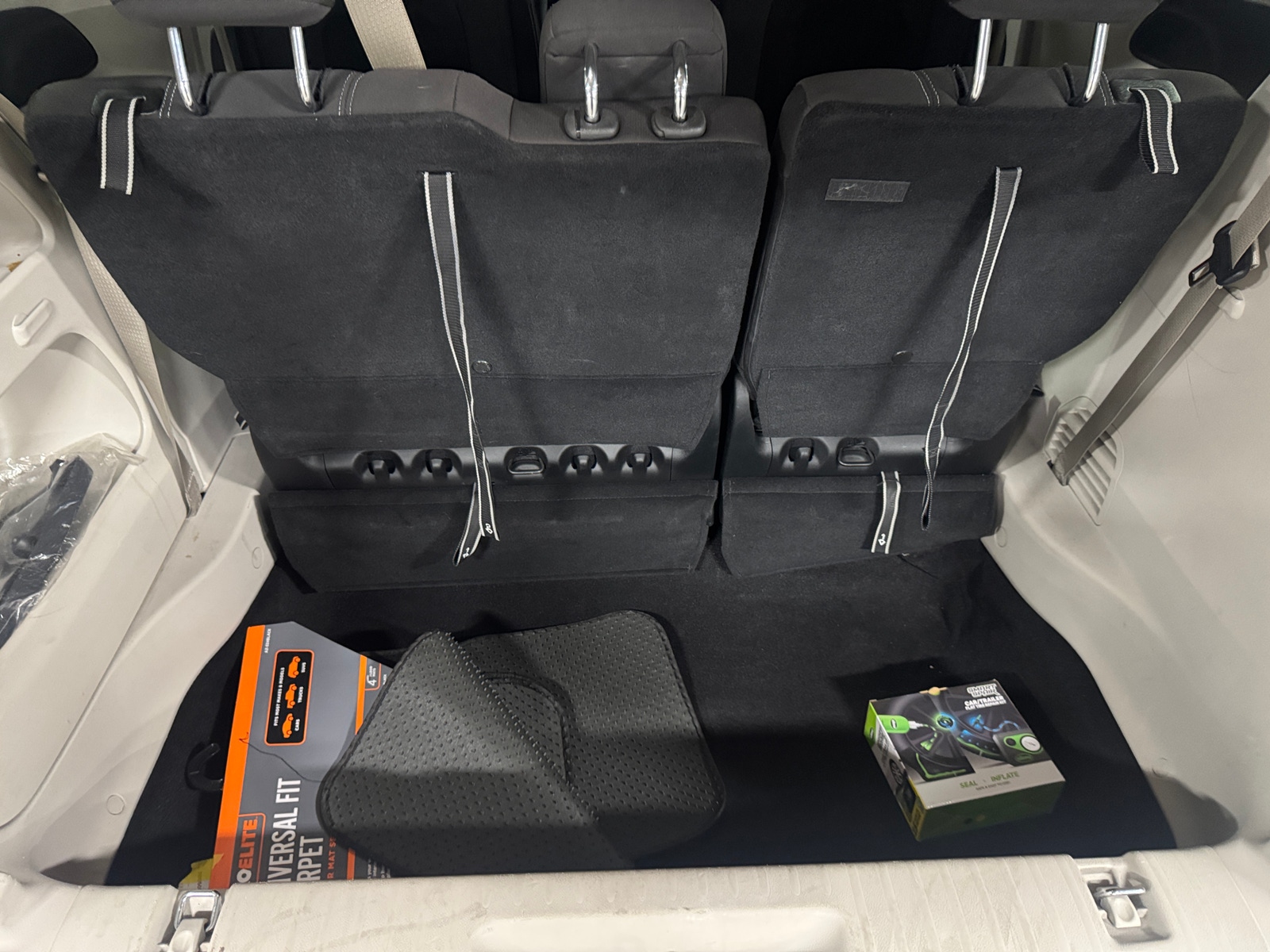 Thumbnail: 2023 Chrysler Voyager - 7