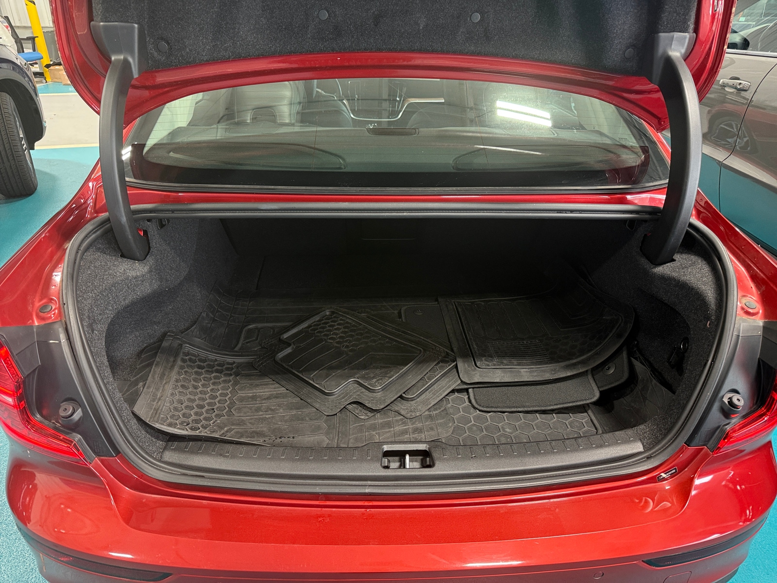 Thumbnail: 2019 Volvo S60 - 6