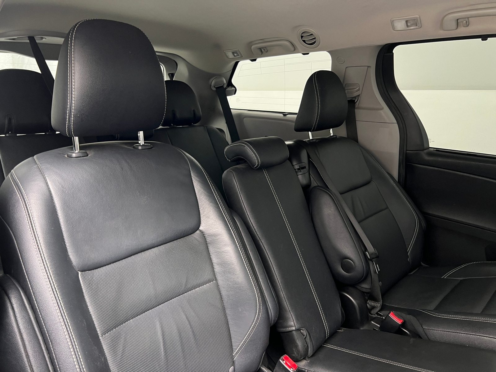 Thumbnail: 2015 Toyota Sienna - 5
