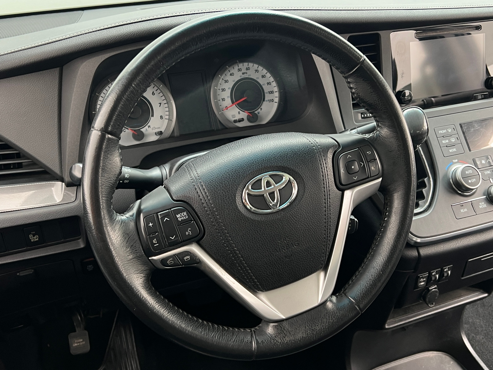 Thumbnail: 2015 Toyota Sienna - 4