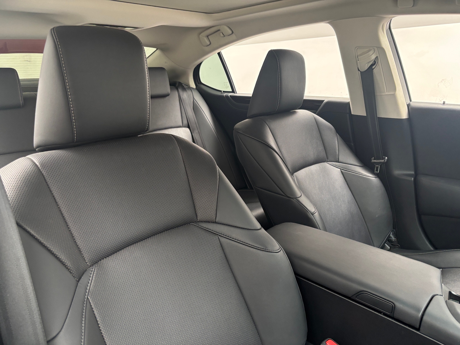 Thumbnail: 2019 Lexus ES - 2