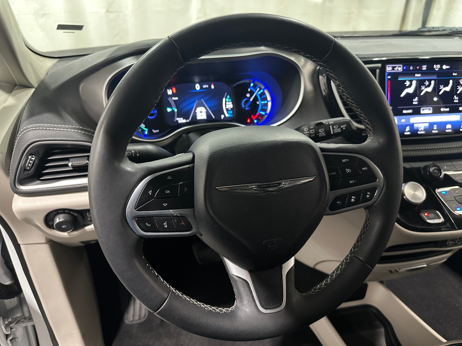 Thumbnail: 2024 Chrysler Pacifica - 4