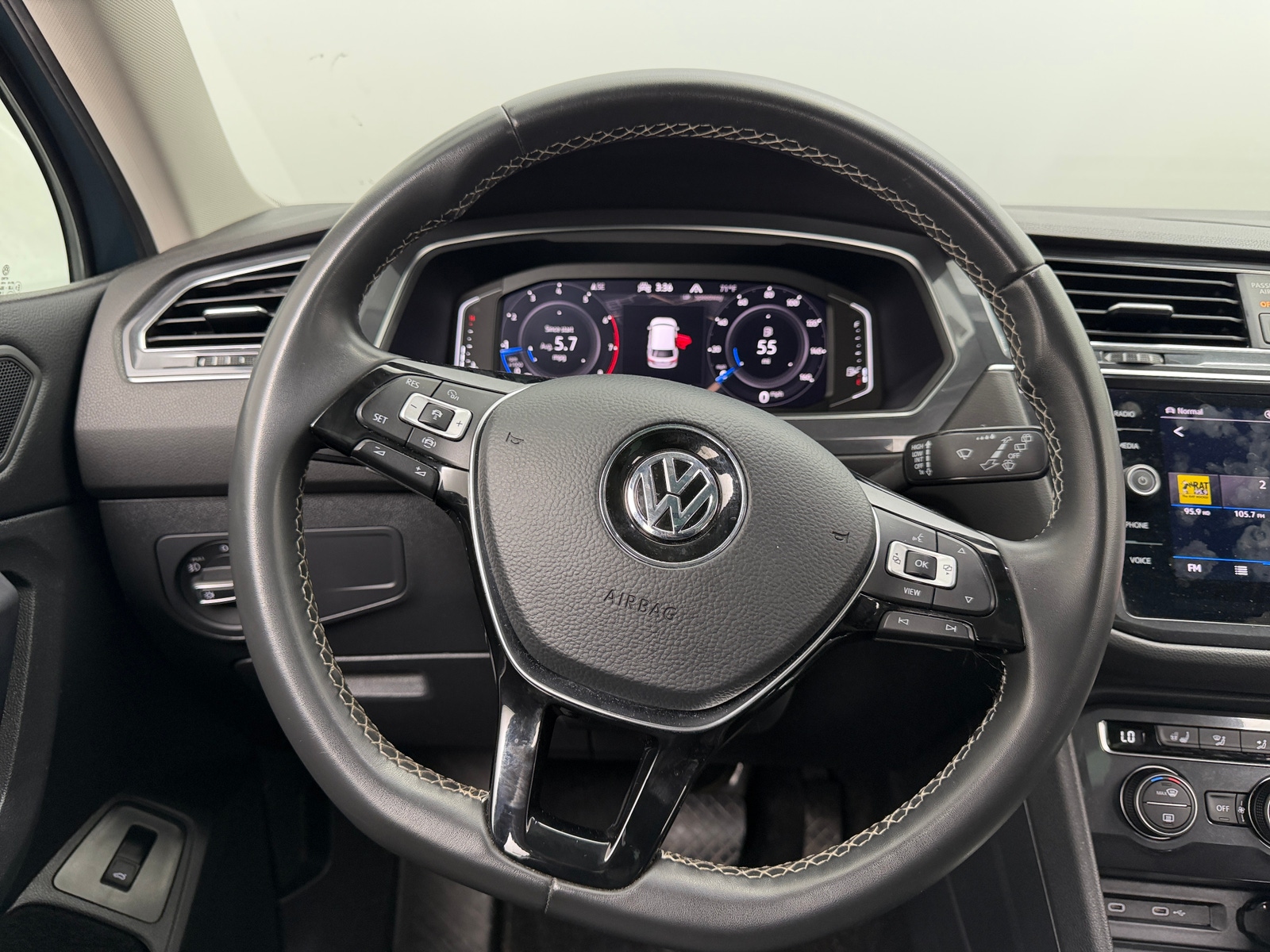 Thumbnail: 2021 Volkswagen Tiguan - 4