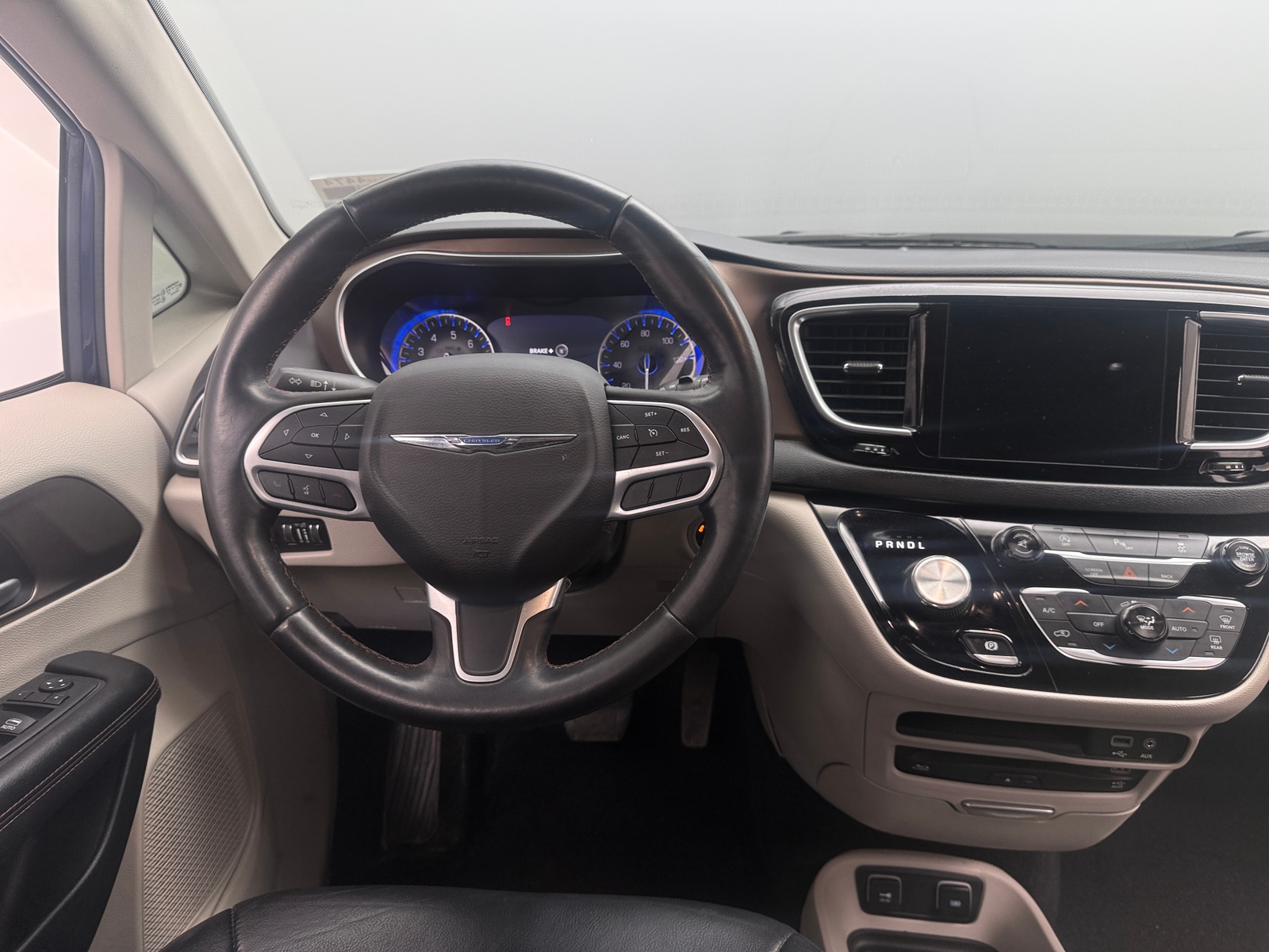 Thumbnail: 2017 Chrysler Pacifica - 4