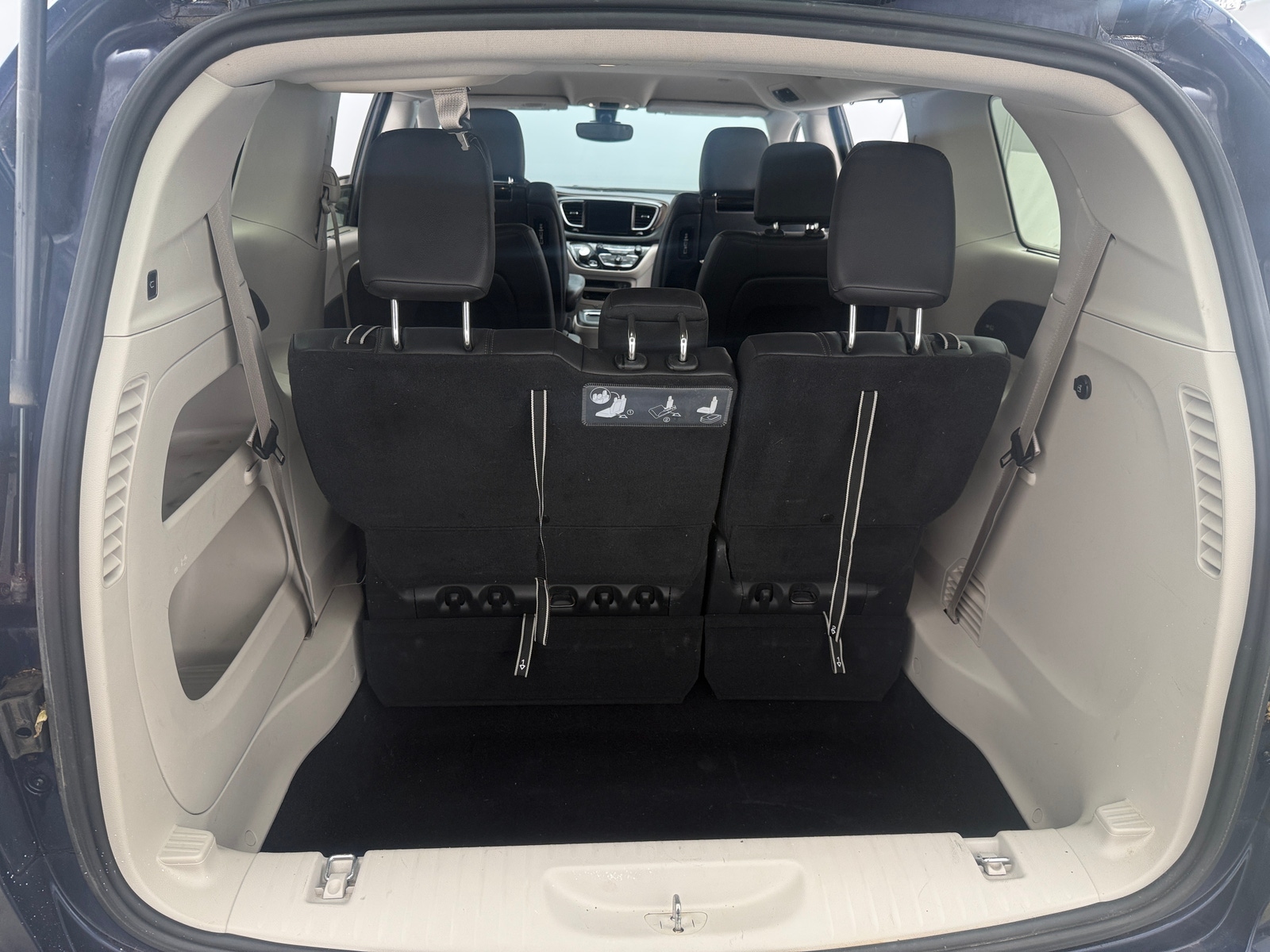 Thumbnail: 2017 Chrysler Pacifica - 6