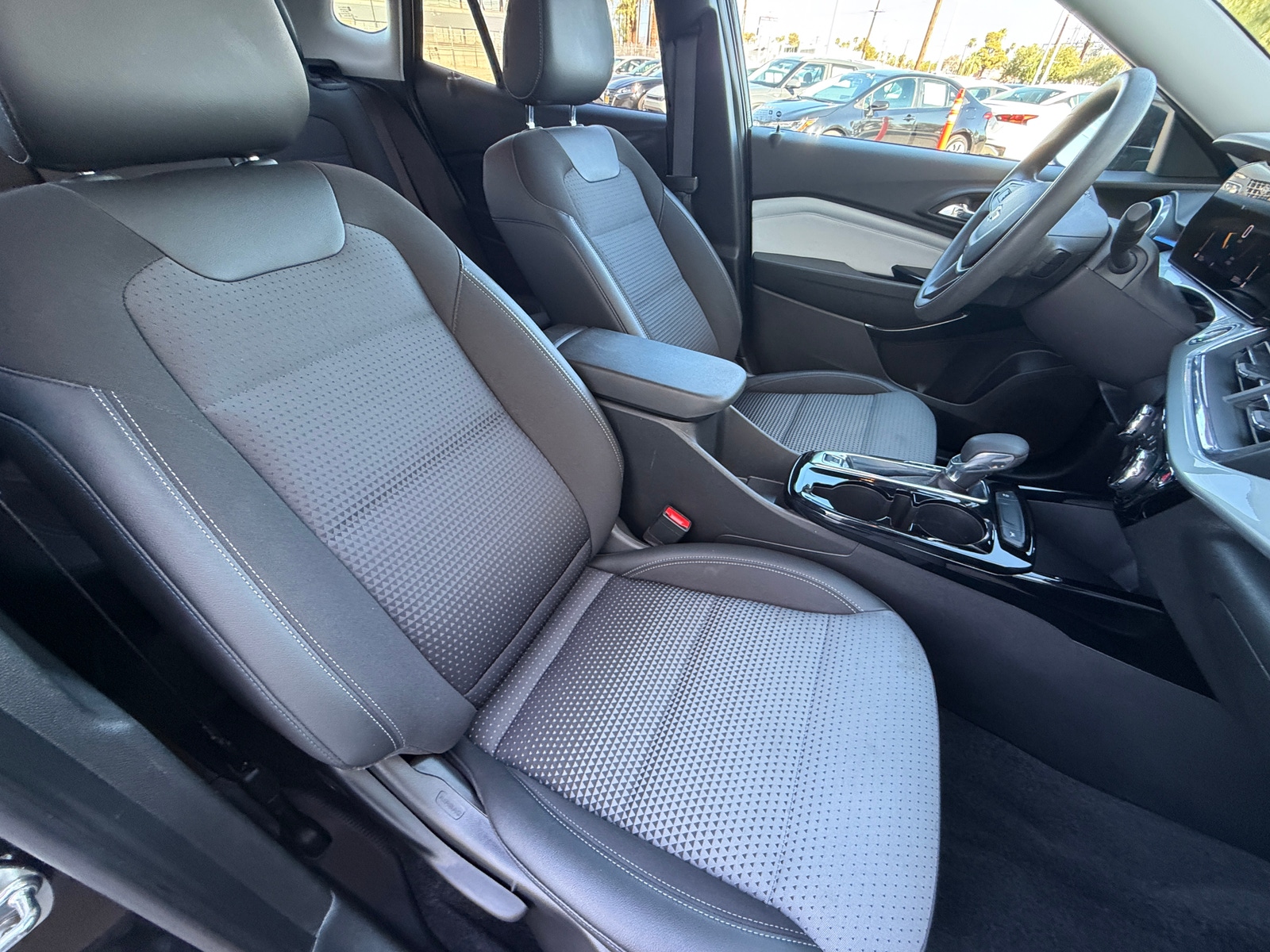 Thumbnail: 2025 Chevrolet Trax - 2