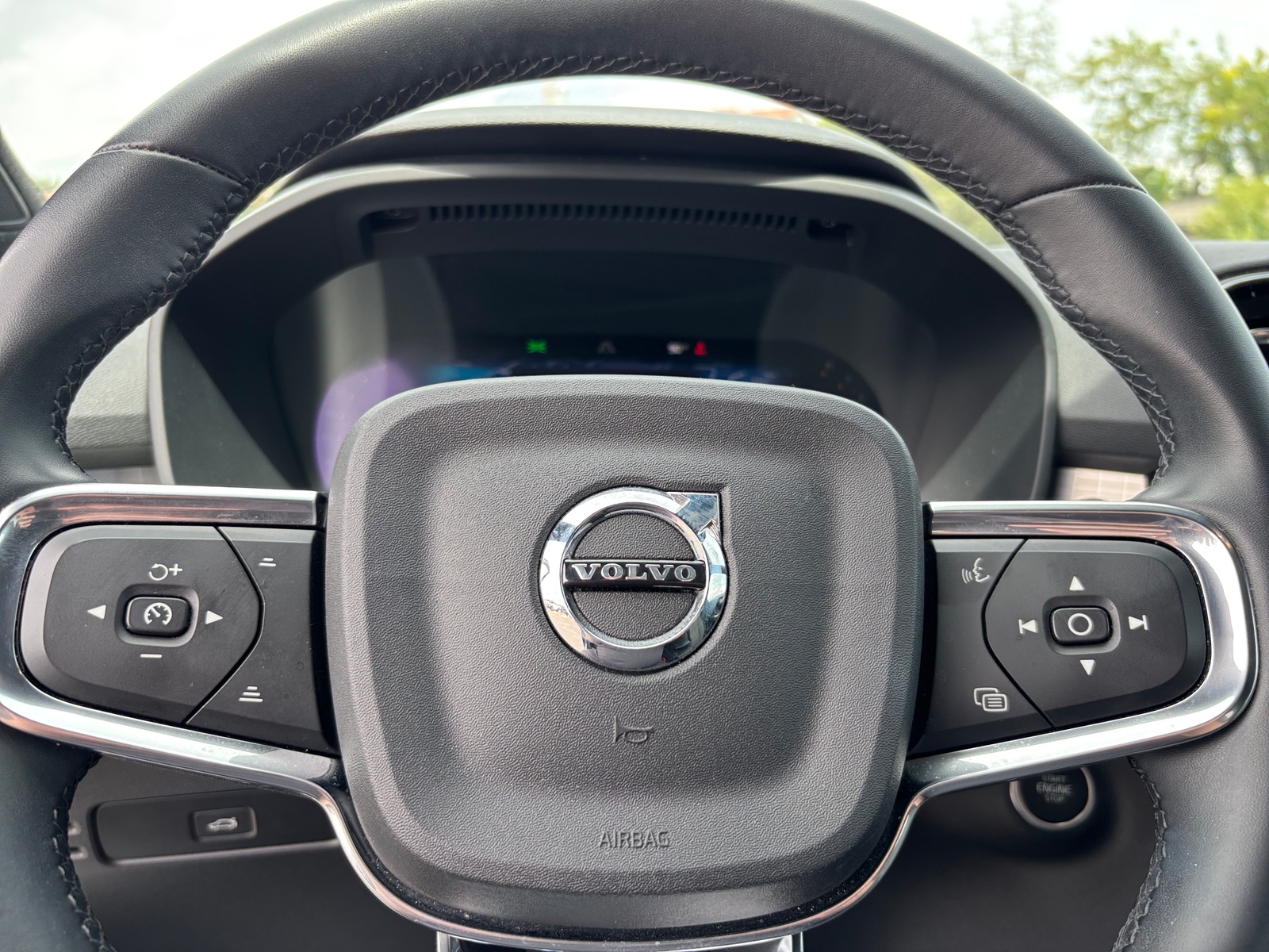Thumbnail: 2024 Volvo XC40 - 5