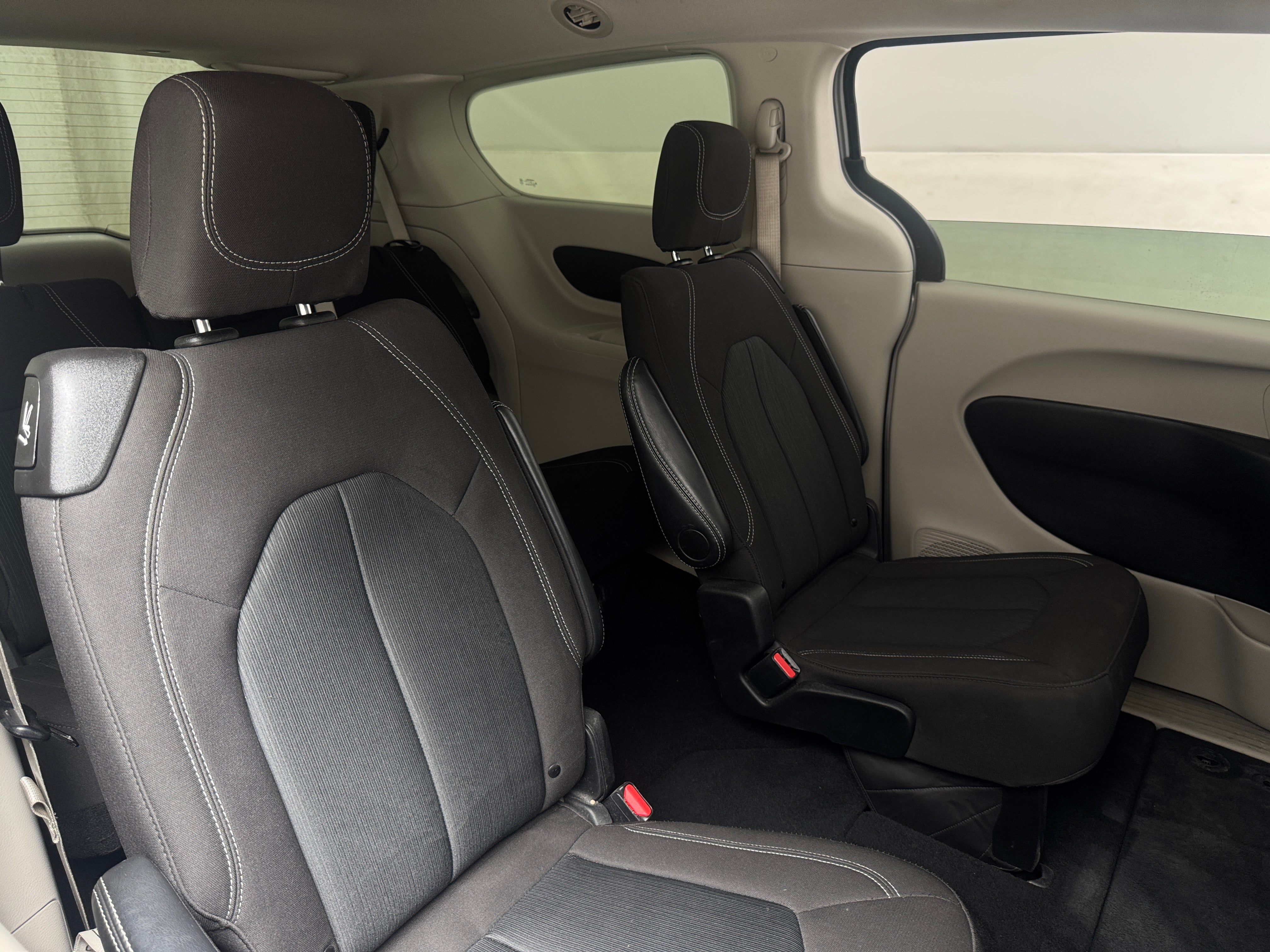 2024 Chrysler Voyager LX